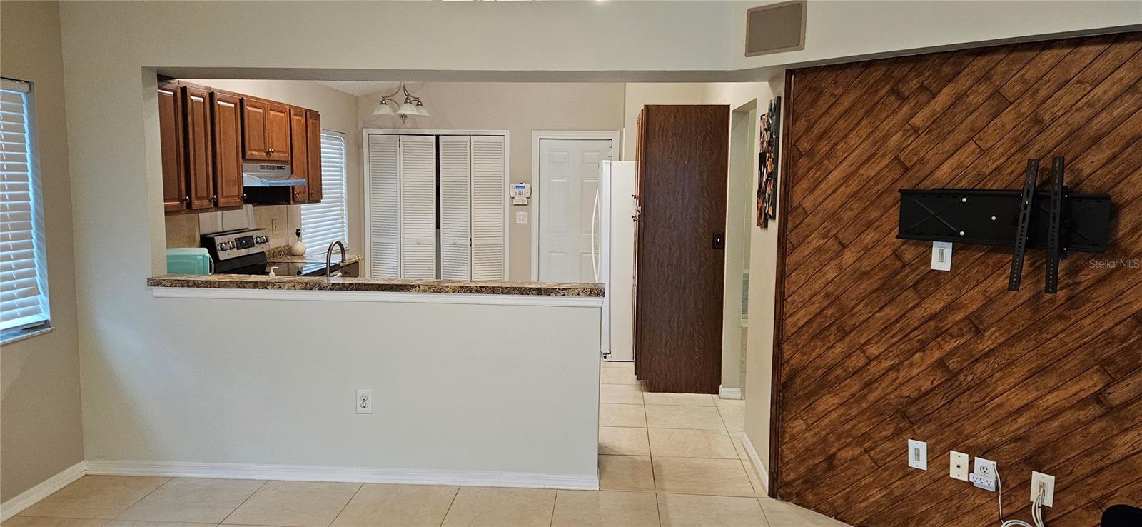 3186 Bentley Dr Property Photo 7
