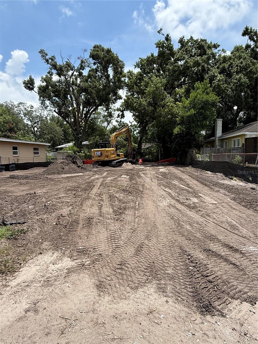 2711 N Myrtle Ave Property Photo 4