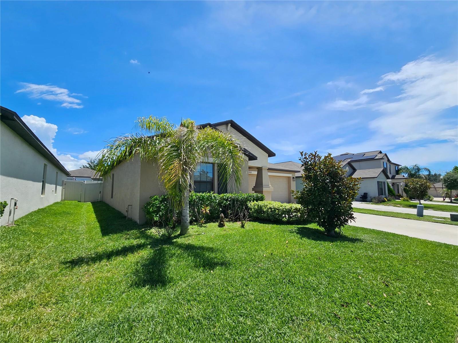10005 Rose Petal Pl Property Photo 3