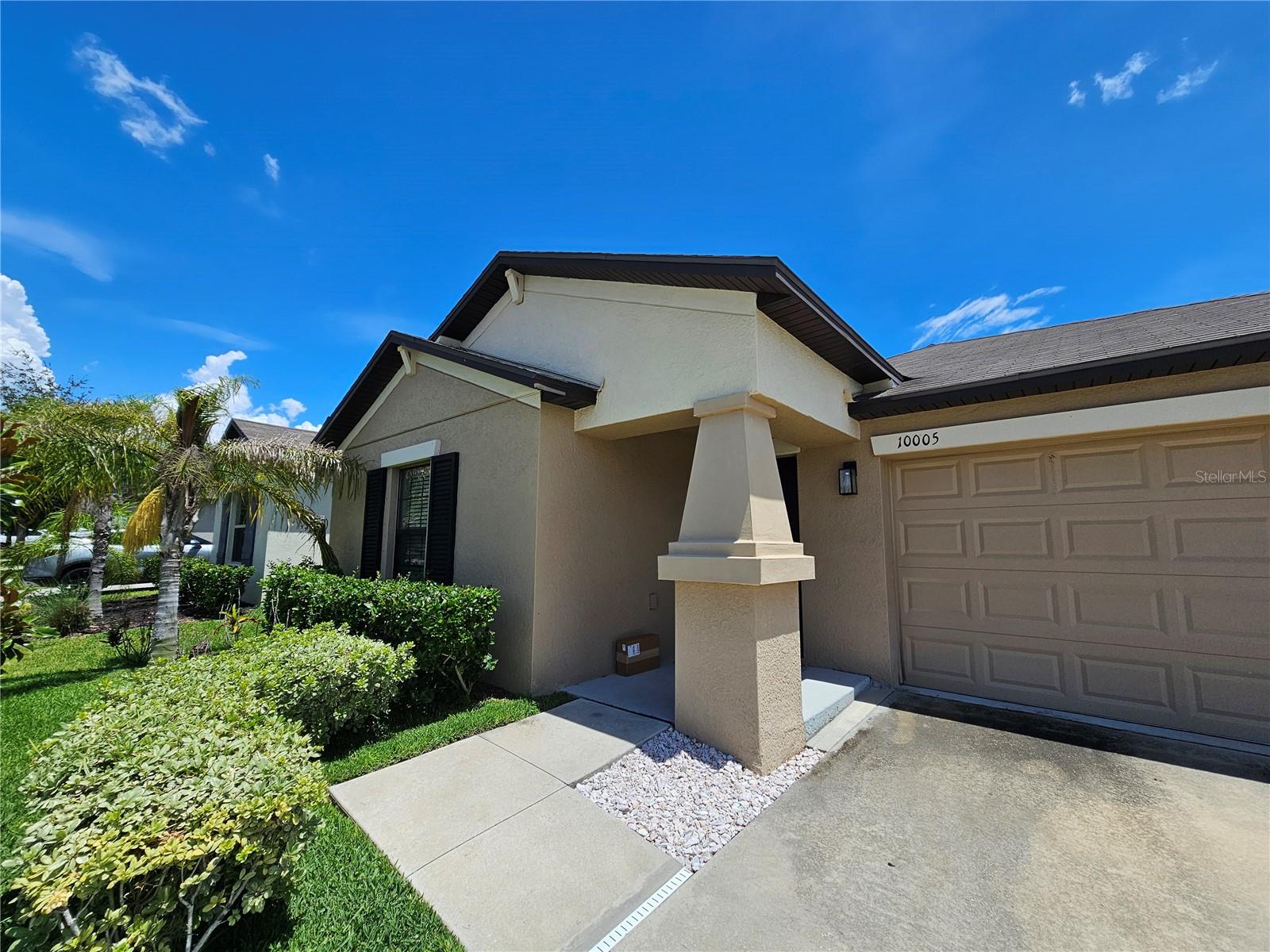 10005 Rose Petal Pl Property Photo 4