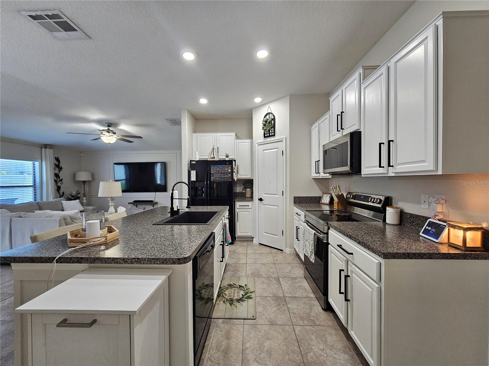 10005 Rose Petal Pl Property Photo 11
