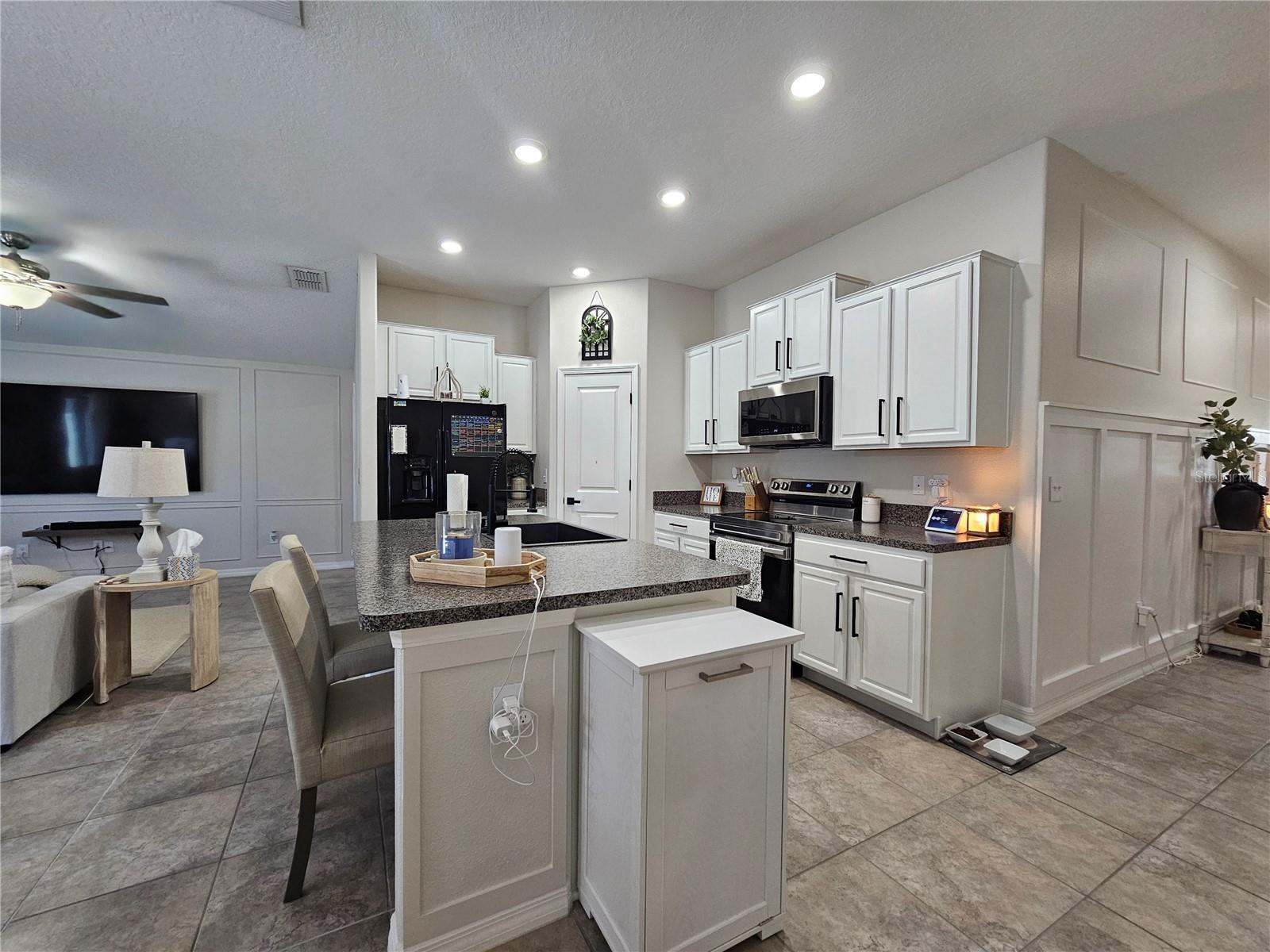 10005 Rose Petal Pl Property Photo 12