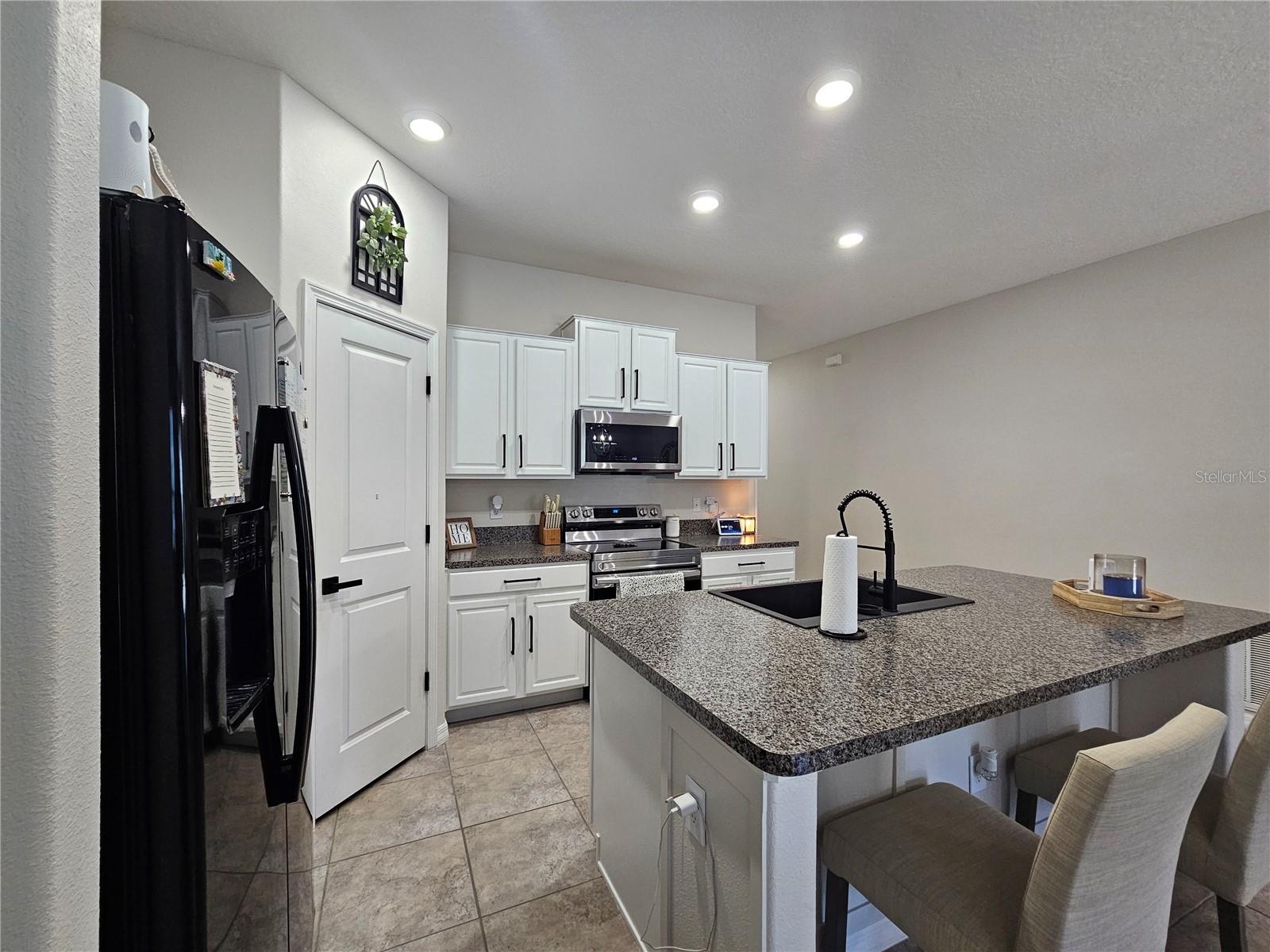 10005 Rose Petal Pl Property Photo 13