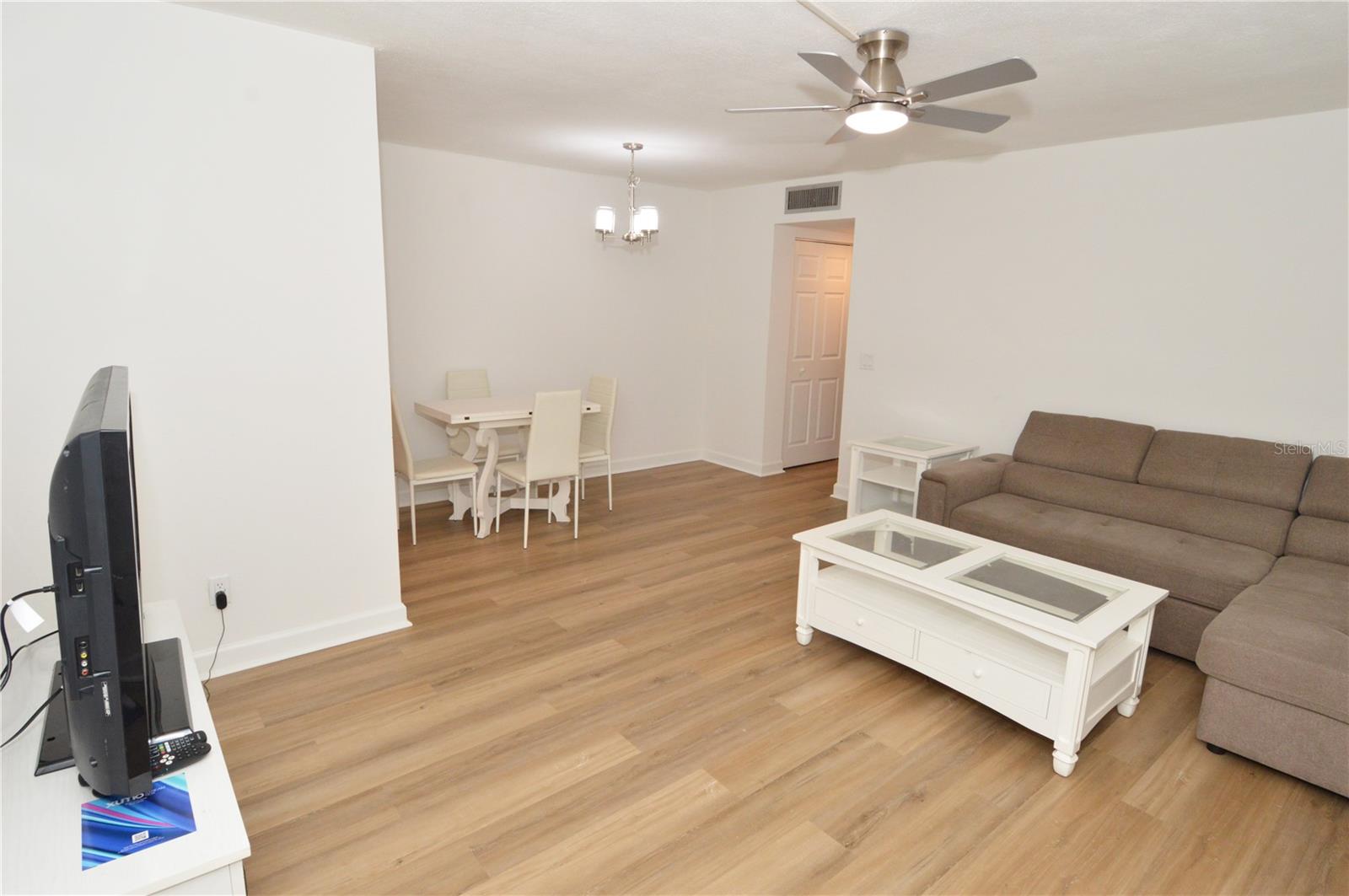 4700 Cove Cir #107 Property Photo 11