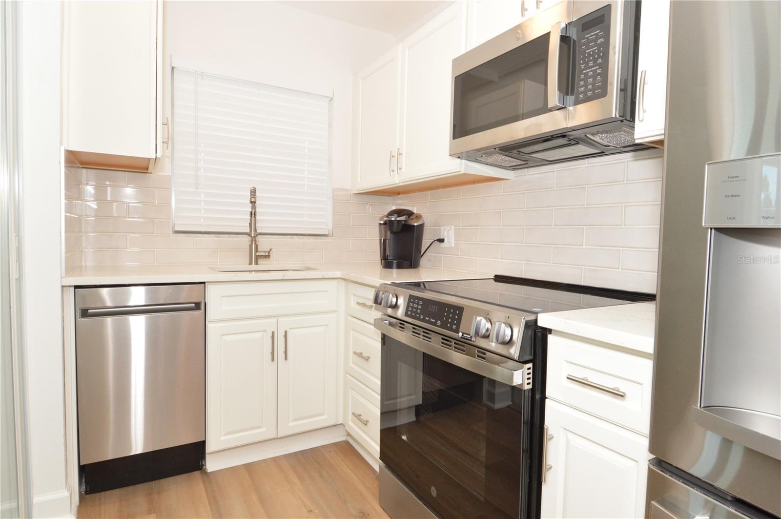 4700 Cove Cir #107 Property Photo 22