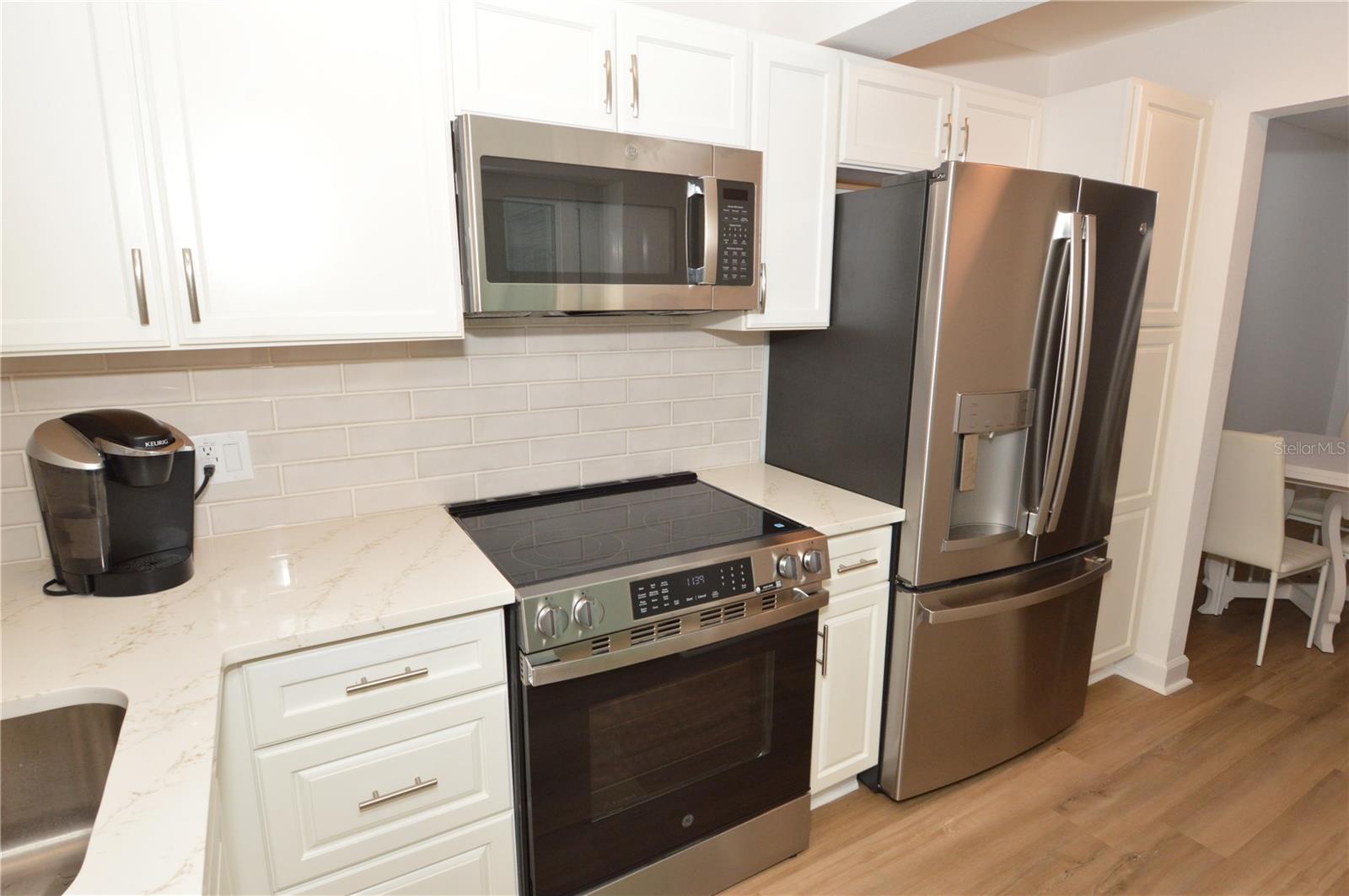 4700 Cove Cir #107 Property Photo 23