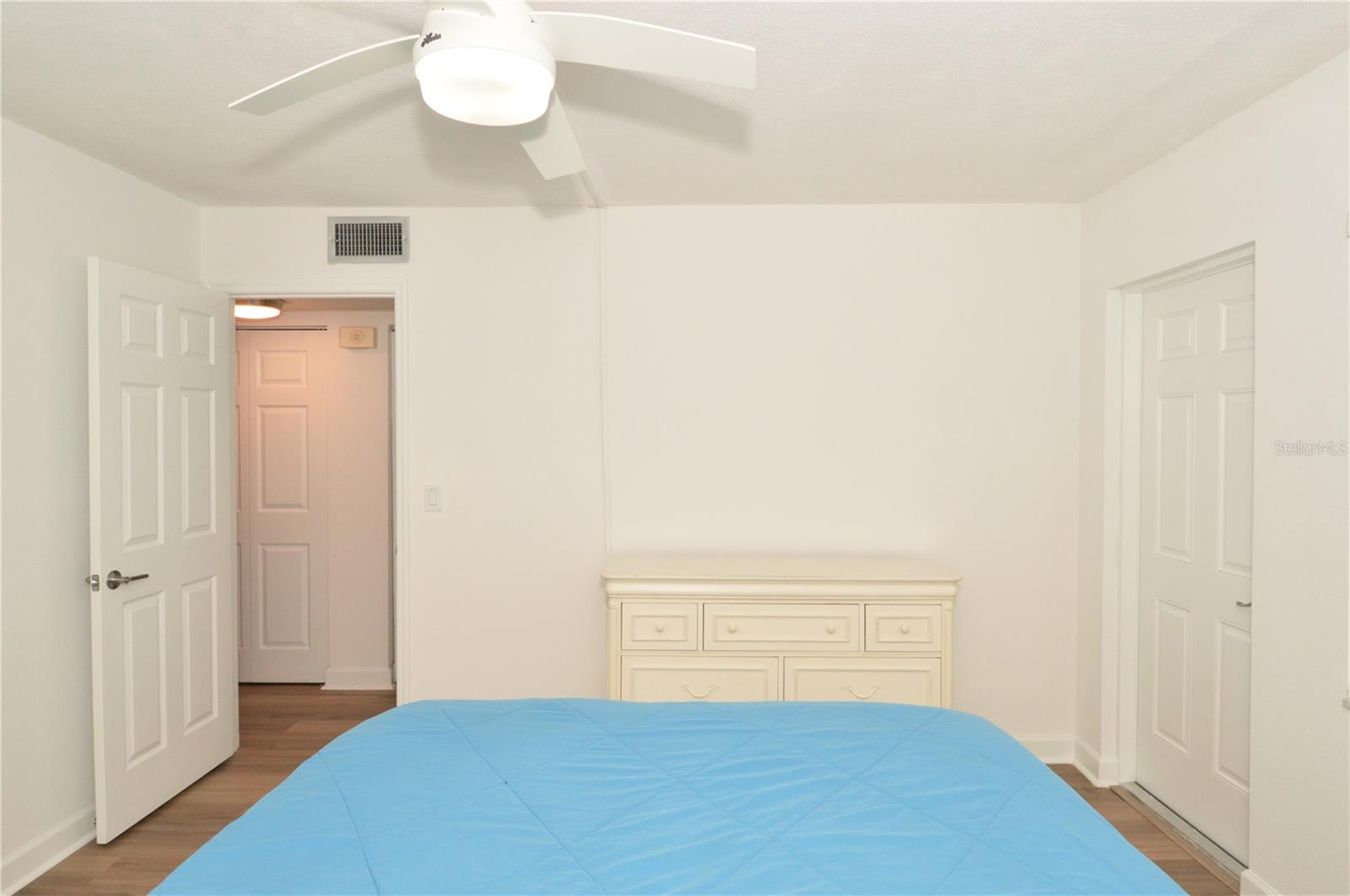 4700 Cove Cir #107 Property Photo 27