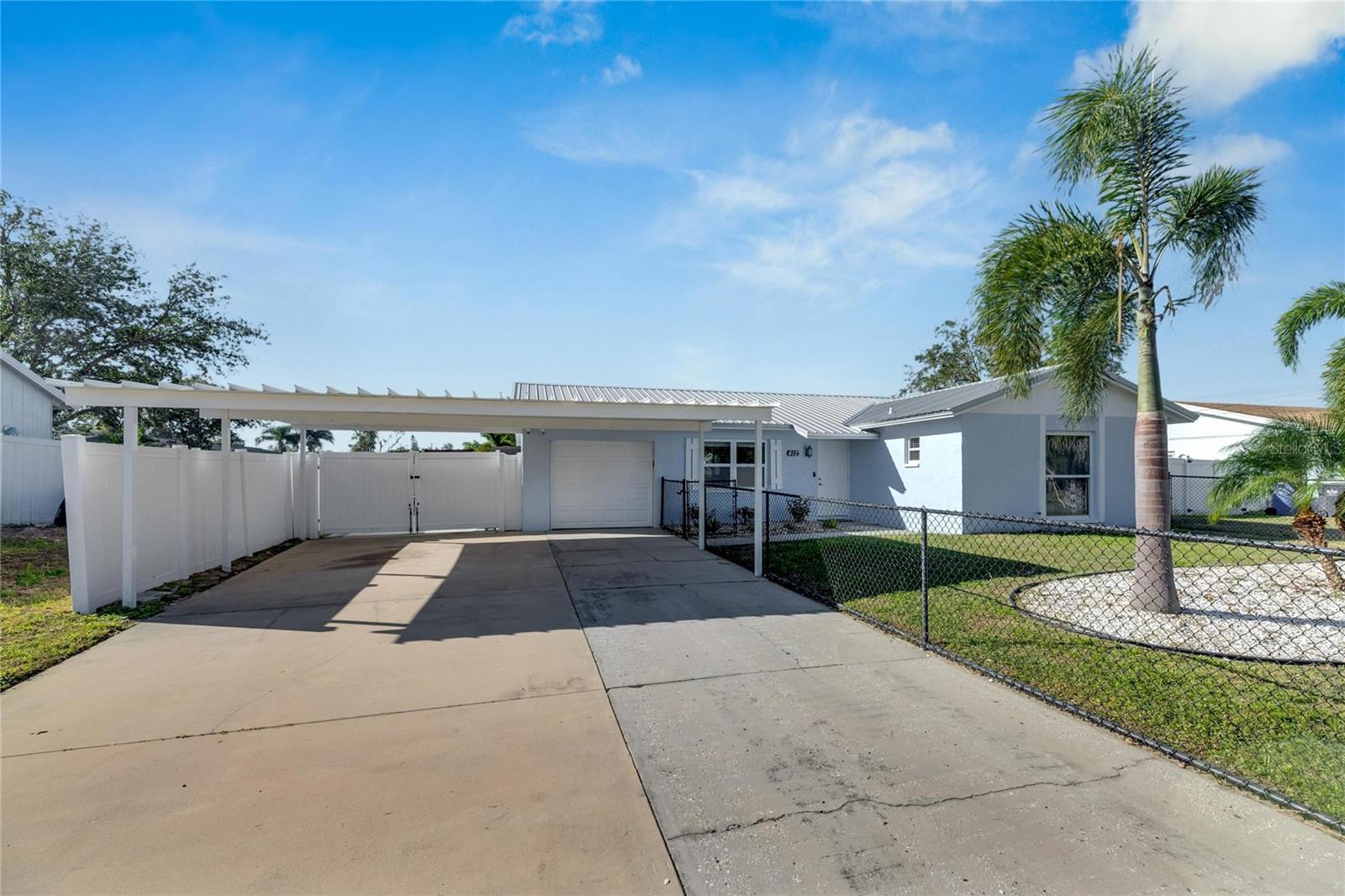 412 Flamingo Dr Property Photo 5