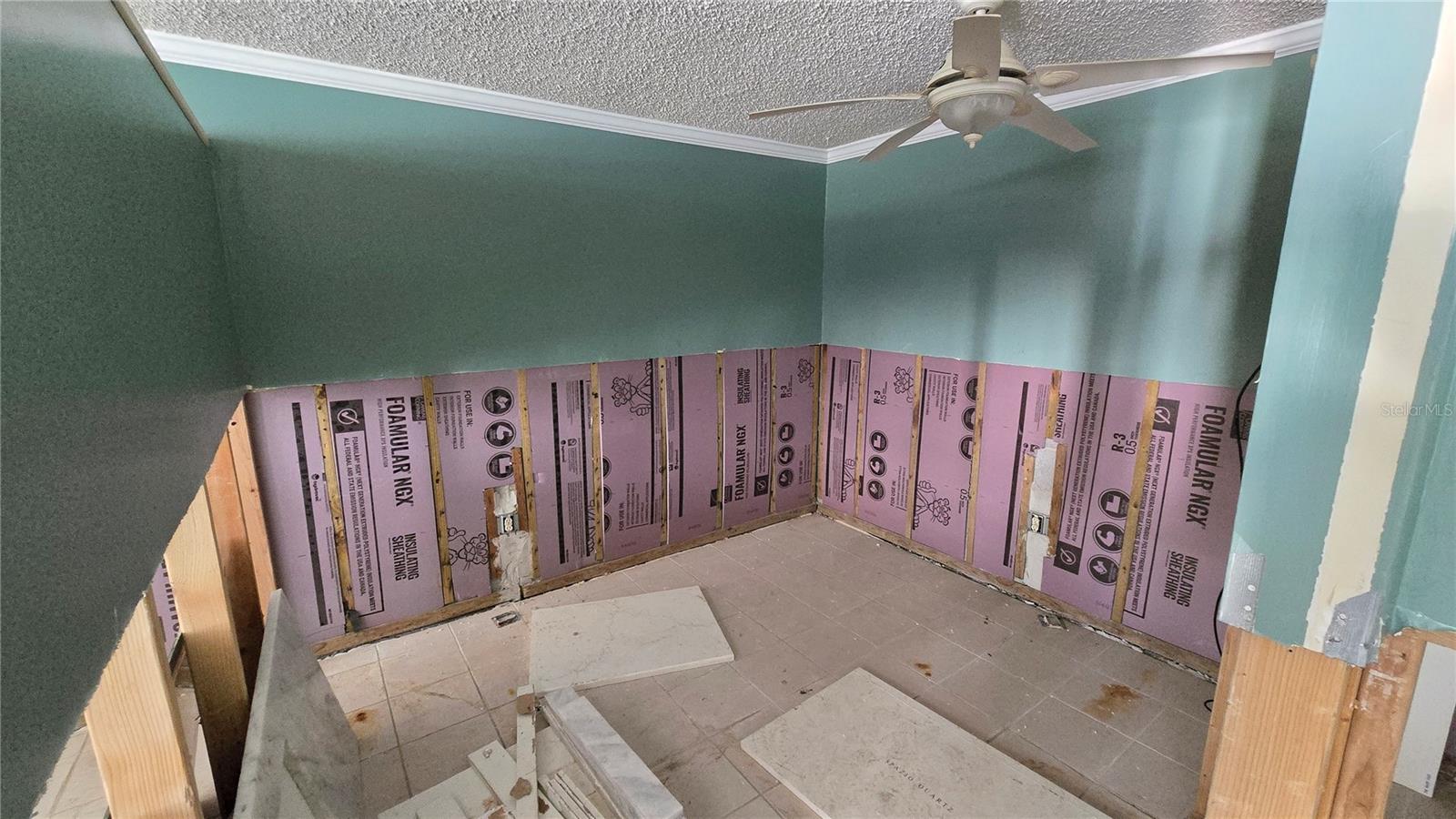 105 Island Way #112 Property Photo 11