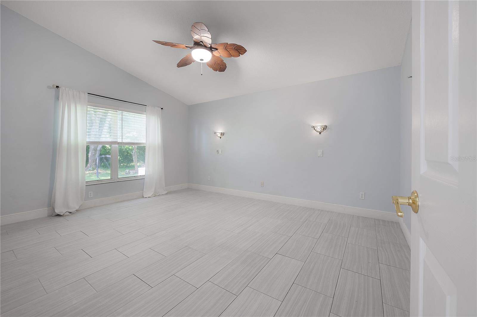 11820 Easthampton Dr Property Photo 31