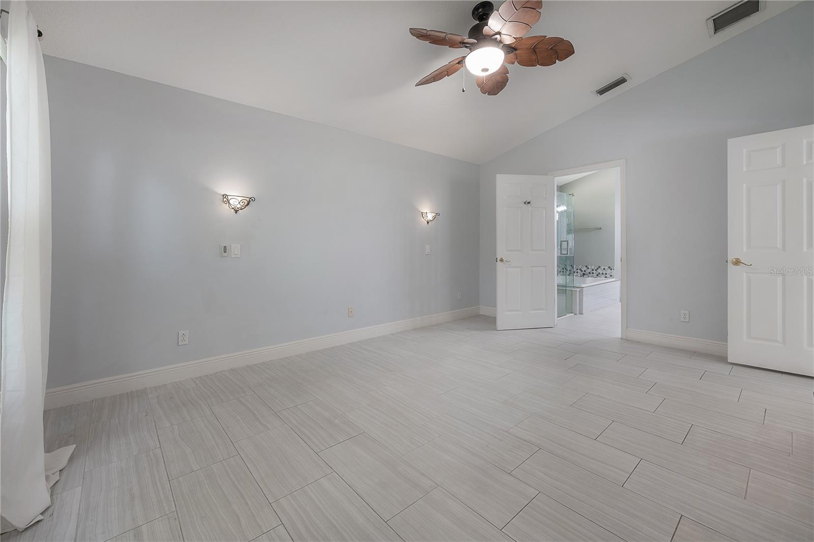 11820 Easthampton Dr Property Photo 33