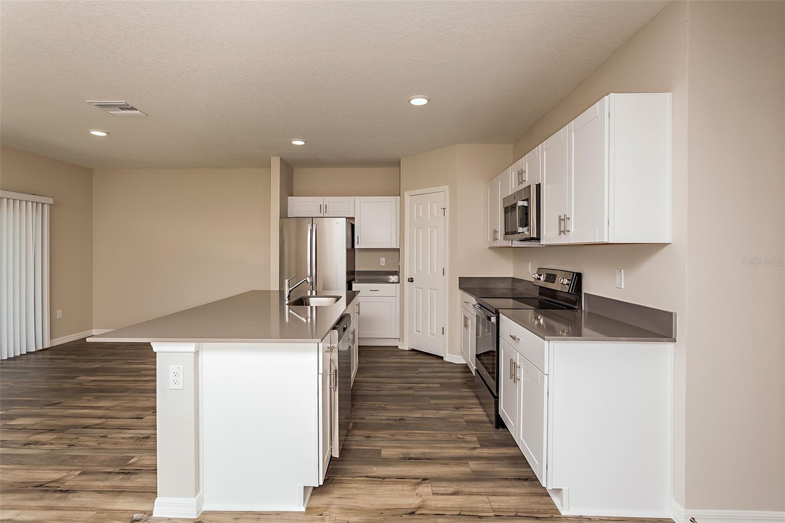 15208 Maude Landing Loop Property Photo 8