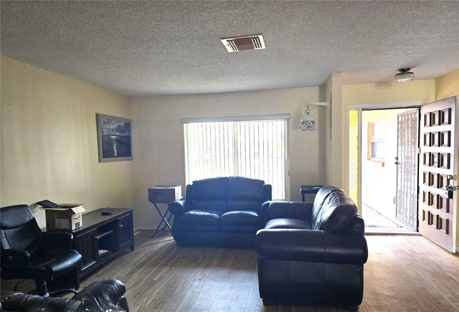 10641 Timber Ln Property Photo 4