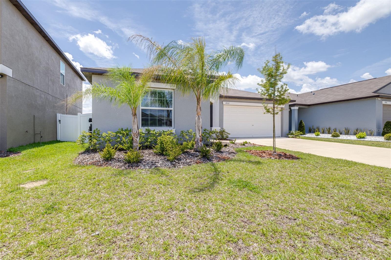 4312 Fabulous Finch Ln Property Photo 2