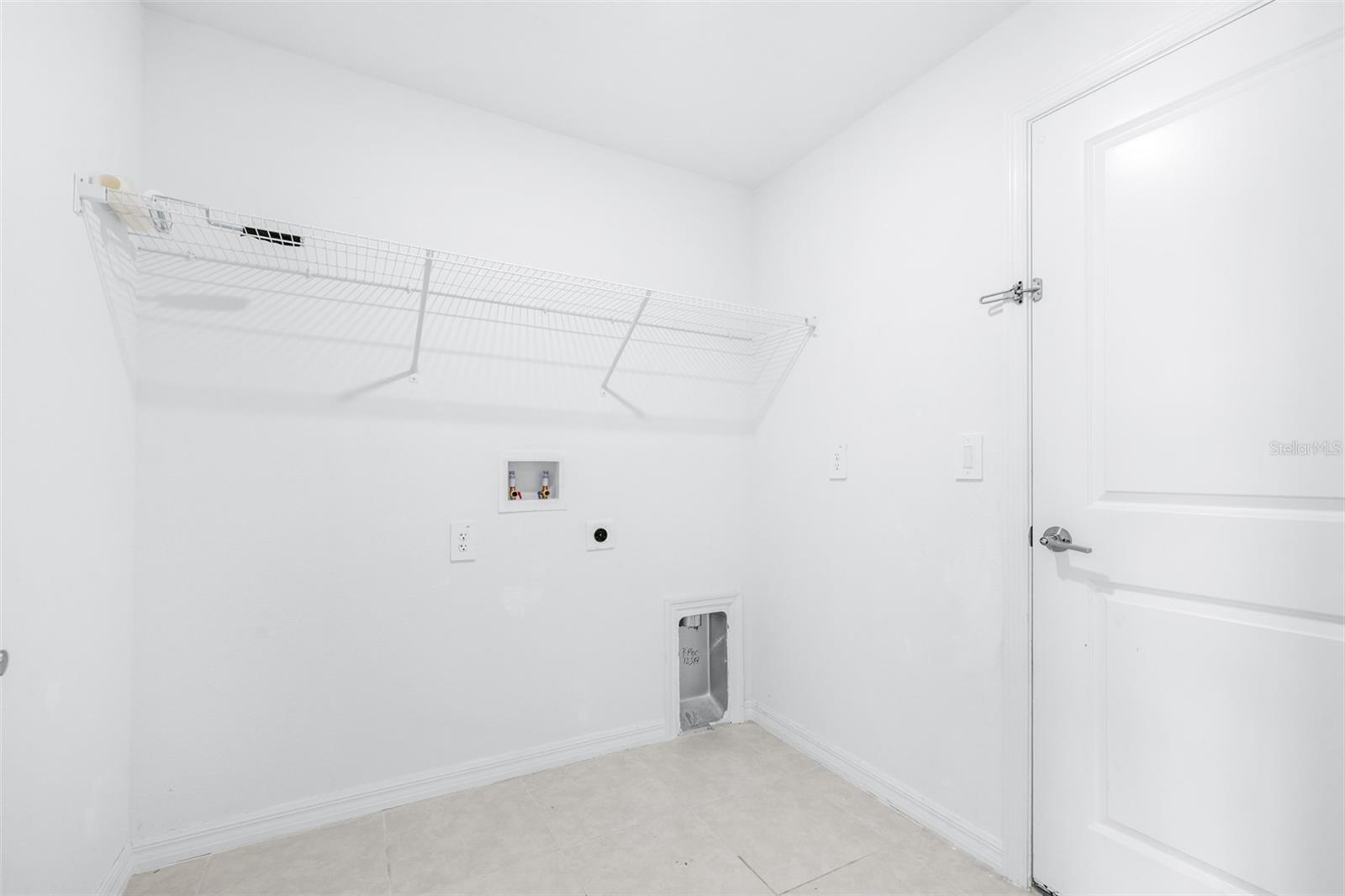 4312 Fabulous Finch Ln Property Photo 6