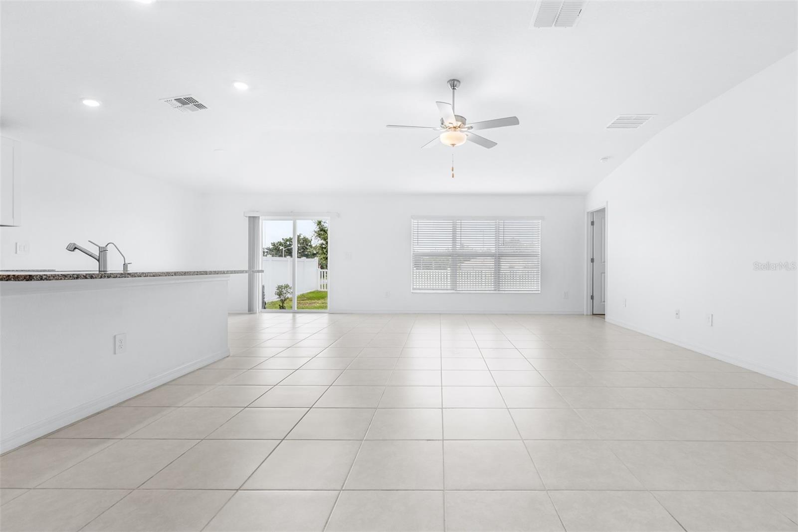 4312 Fabulous Finch Ln Property Photo 7