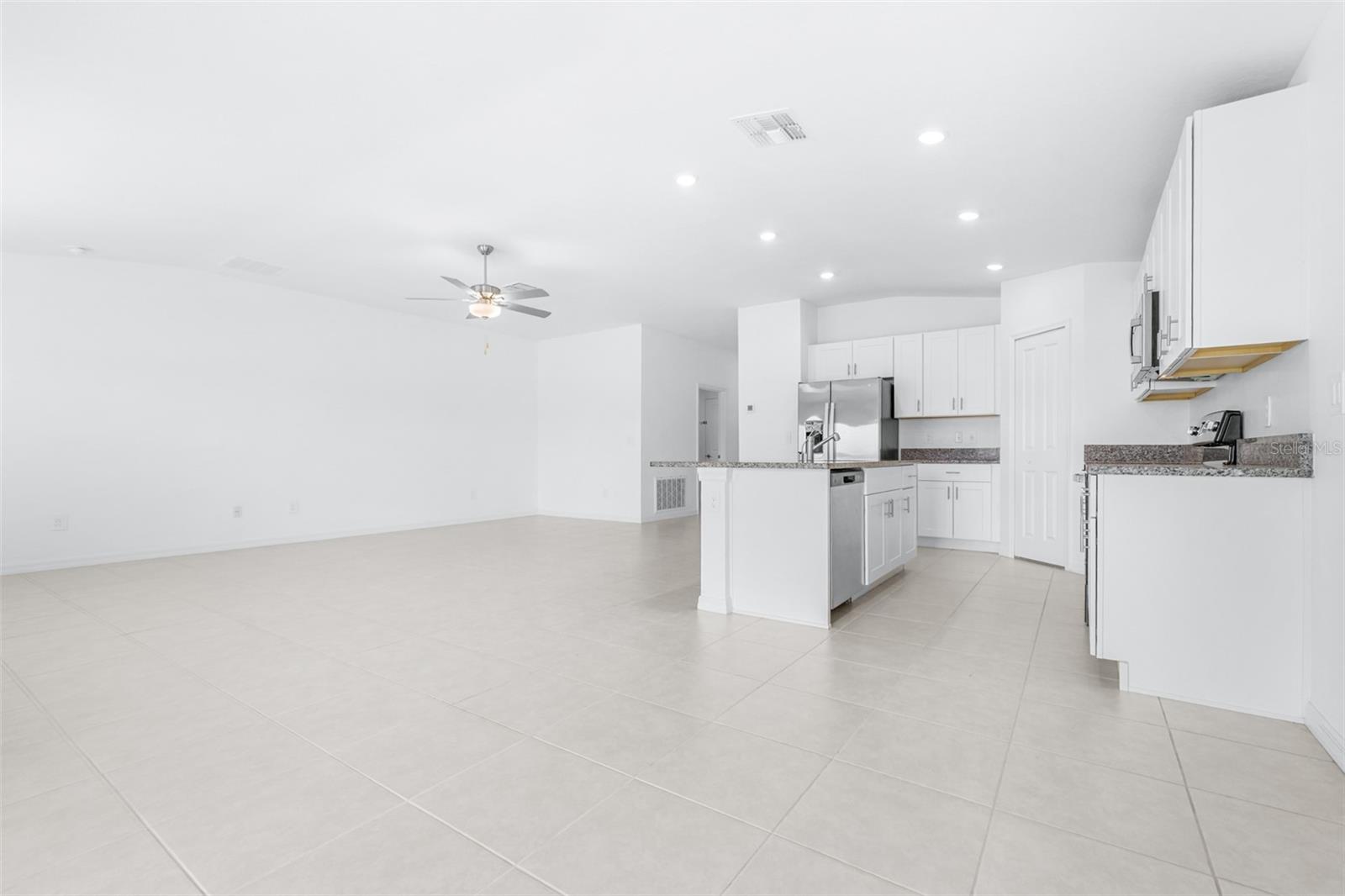 4312 Fabulous Finch Ln Property Photo 12