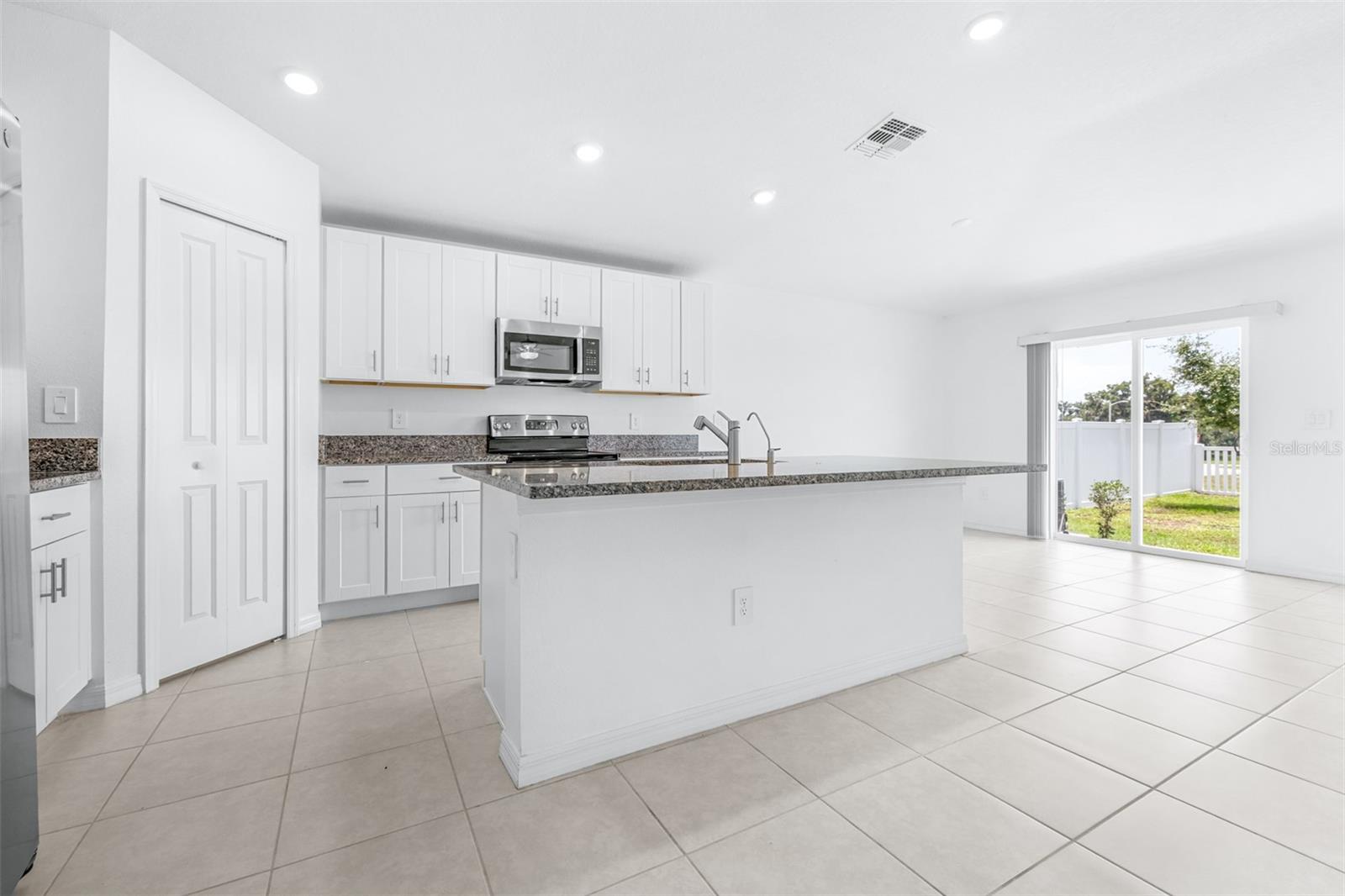 4312 Fabulous Finch Ln Property Photo 17