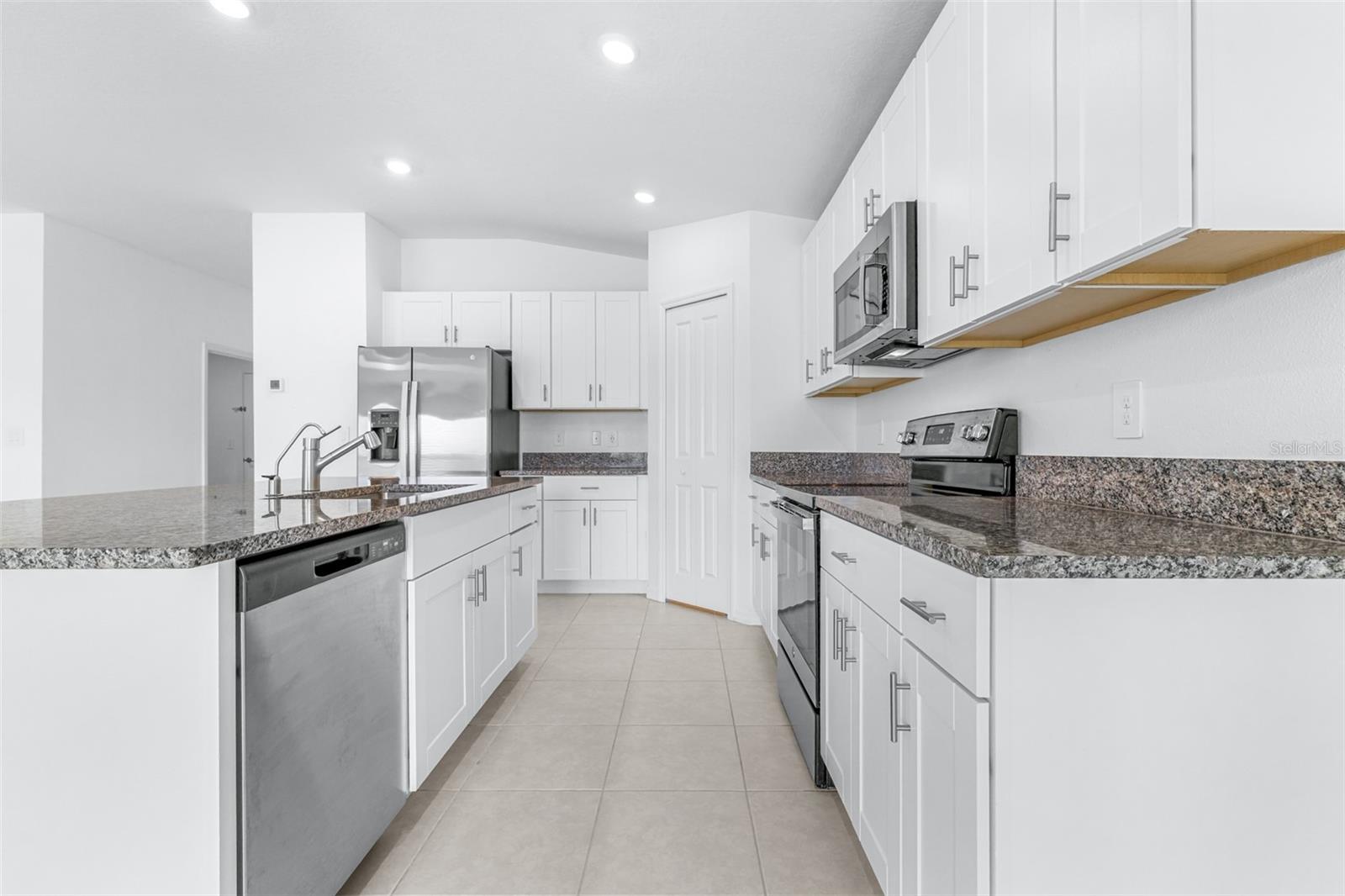 4312 Fabulous Finch Ln Property Photo 18