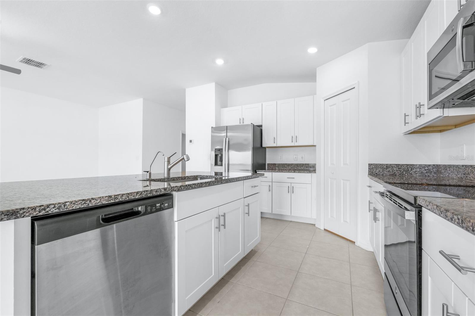 4312 Fabulous Finch Ln Property Photo 19