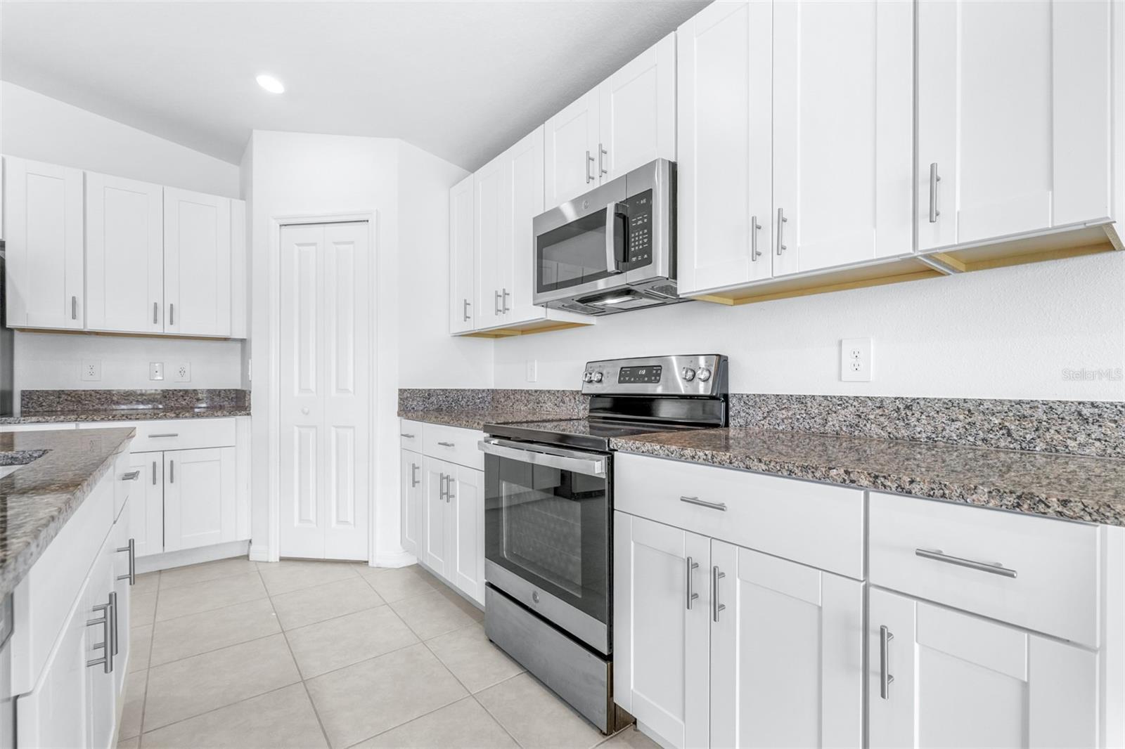 4312 Fabulous Finch Ln Property Photo 20