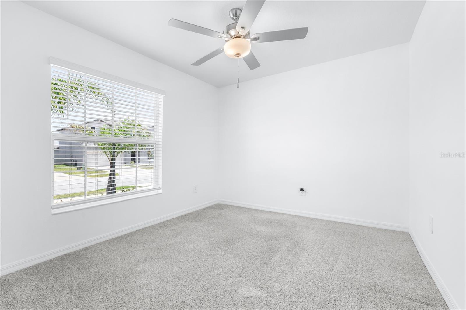 4312 Fabulous Finch Ln Property Photo 32