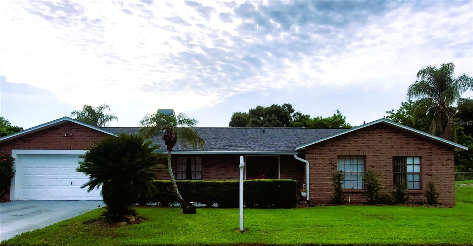 100 Water Oak Way Property Photo 1