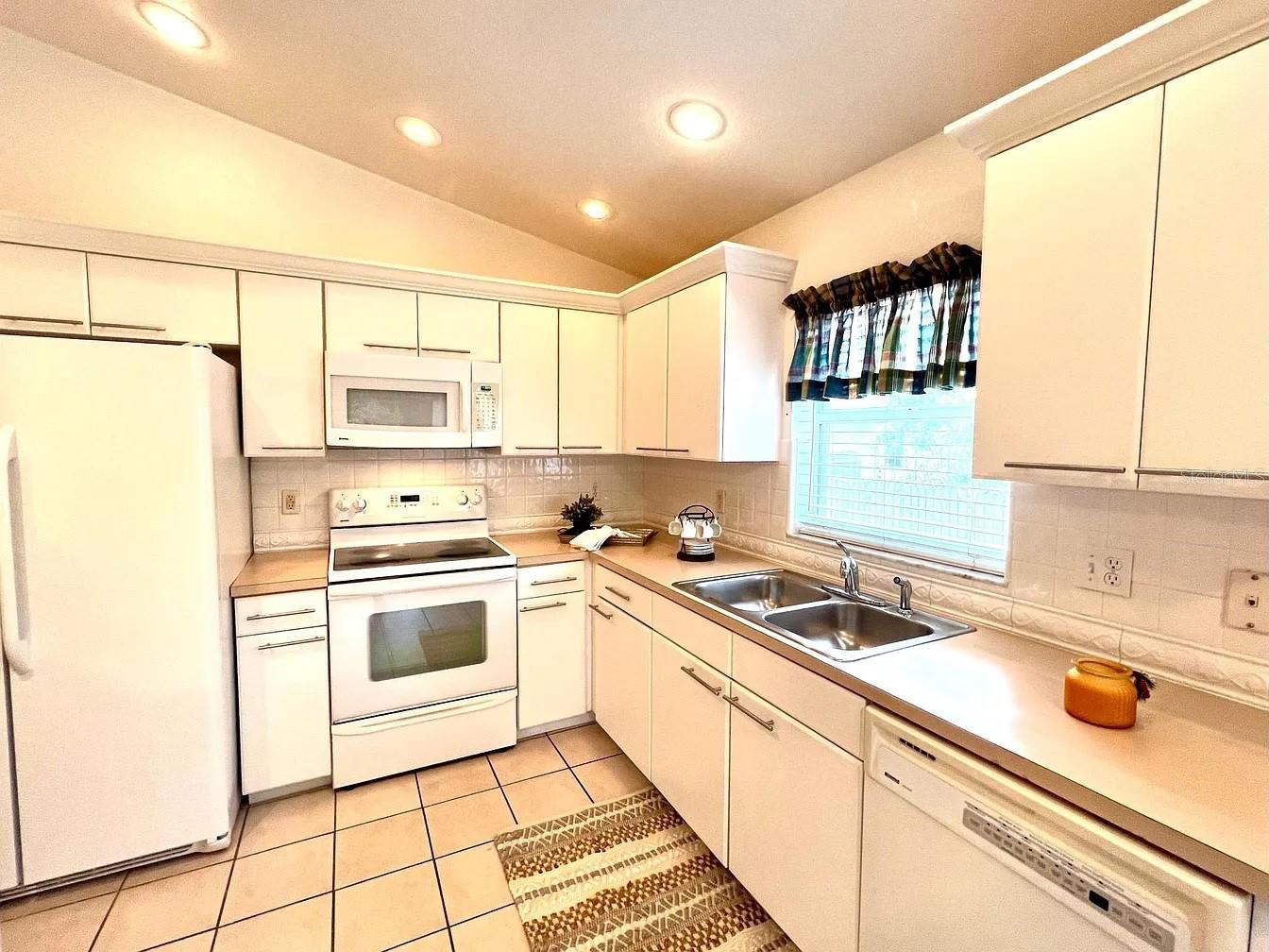 1485 Donegan Rd Property Photo 3
