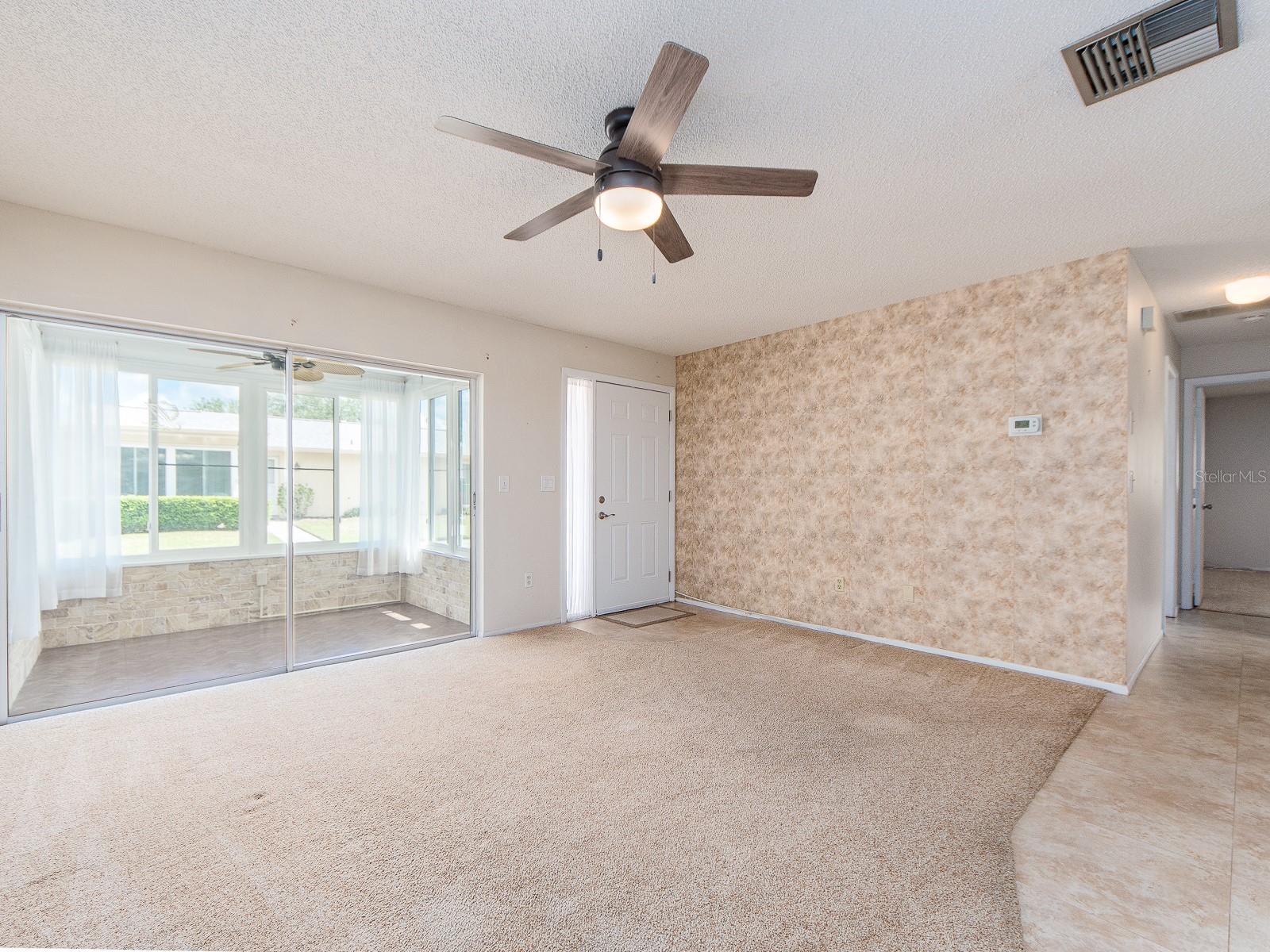1009 Queen Anne Dr #b Property Photo 6