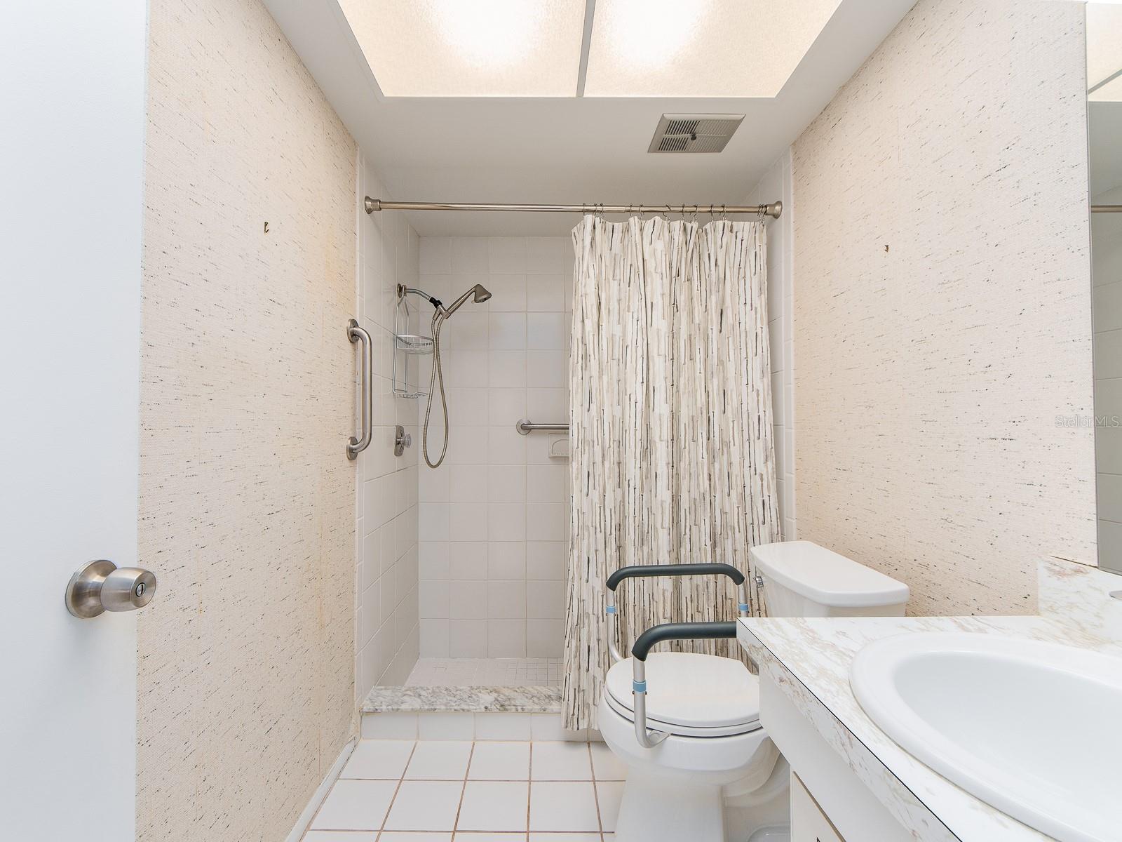 1009 Queen Anne Dr #b Property Photo 17