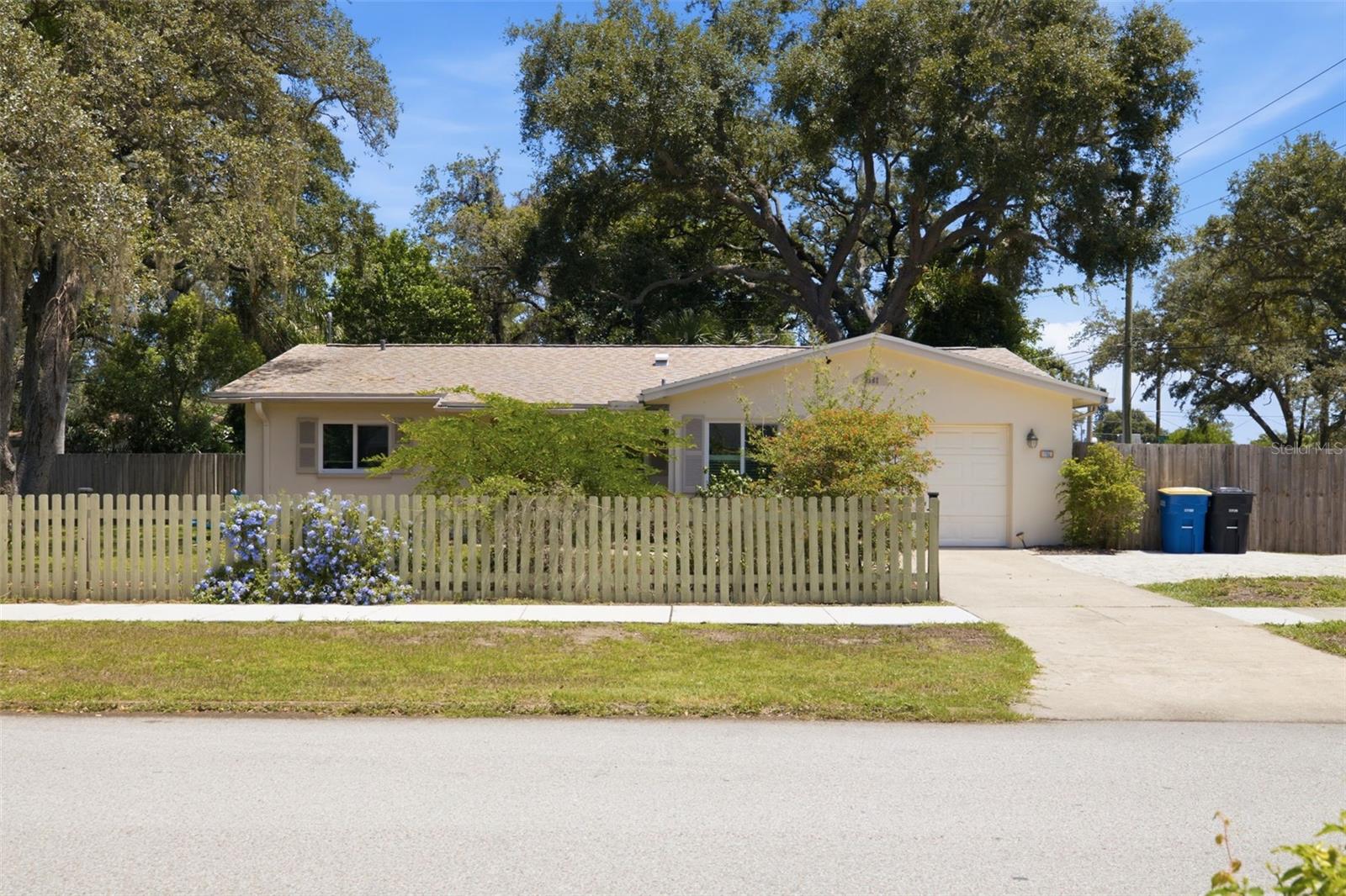 1282 Palm St Property Photo 1
