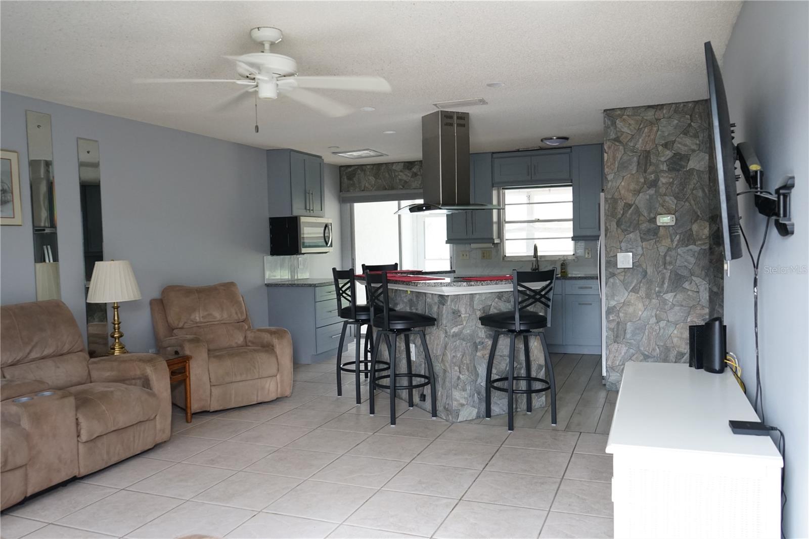 424 Lake Point Ct #5a Property Photo 4