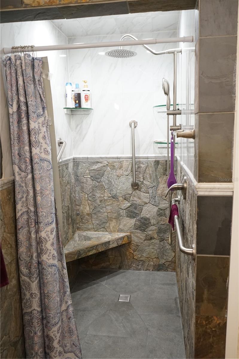 424 Lake Point Ct #5a Property Photo 13