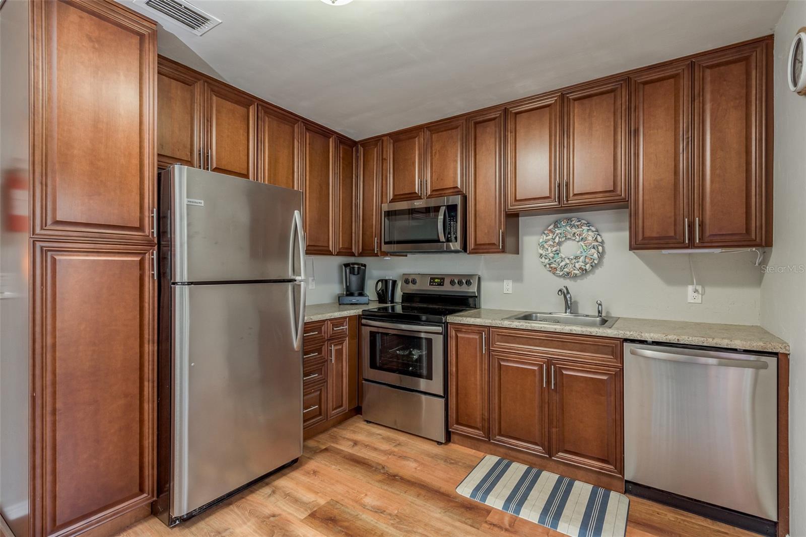 1253 Union St Property Photo 3
