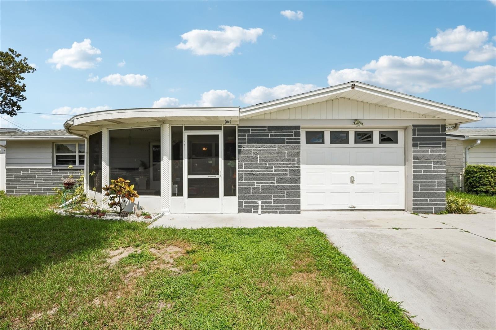 2049 Maureen Dr Property Photo 1