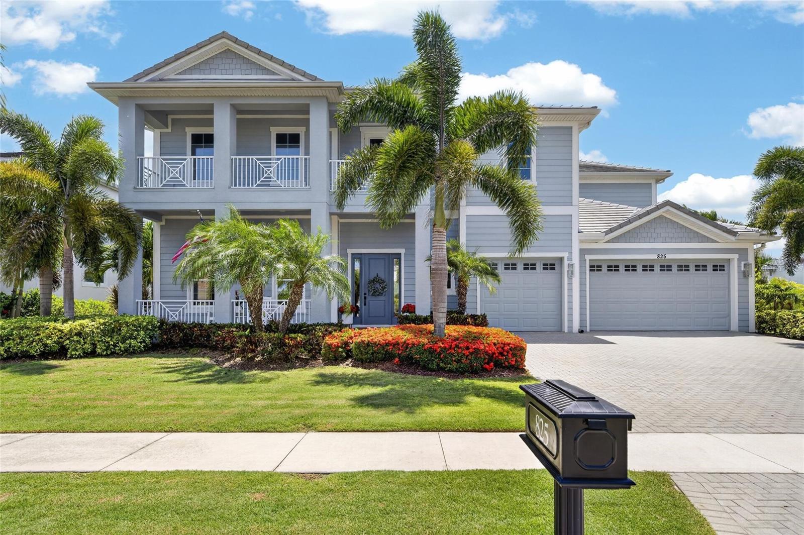 825 MANNS HARBOR DR