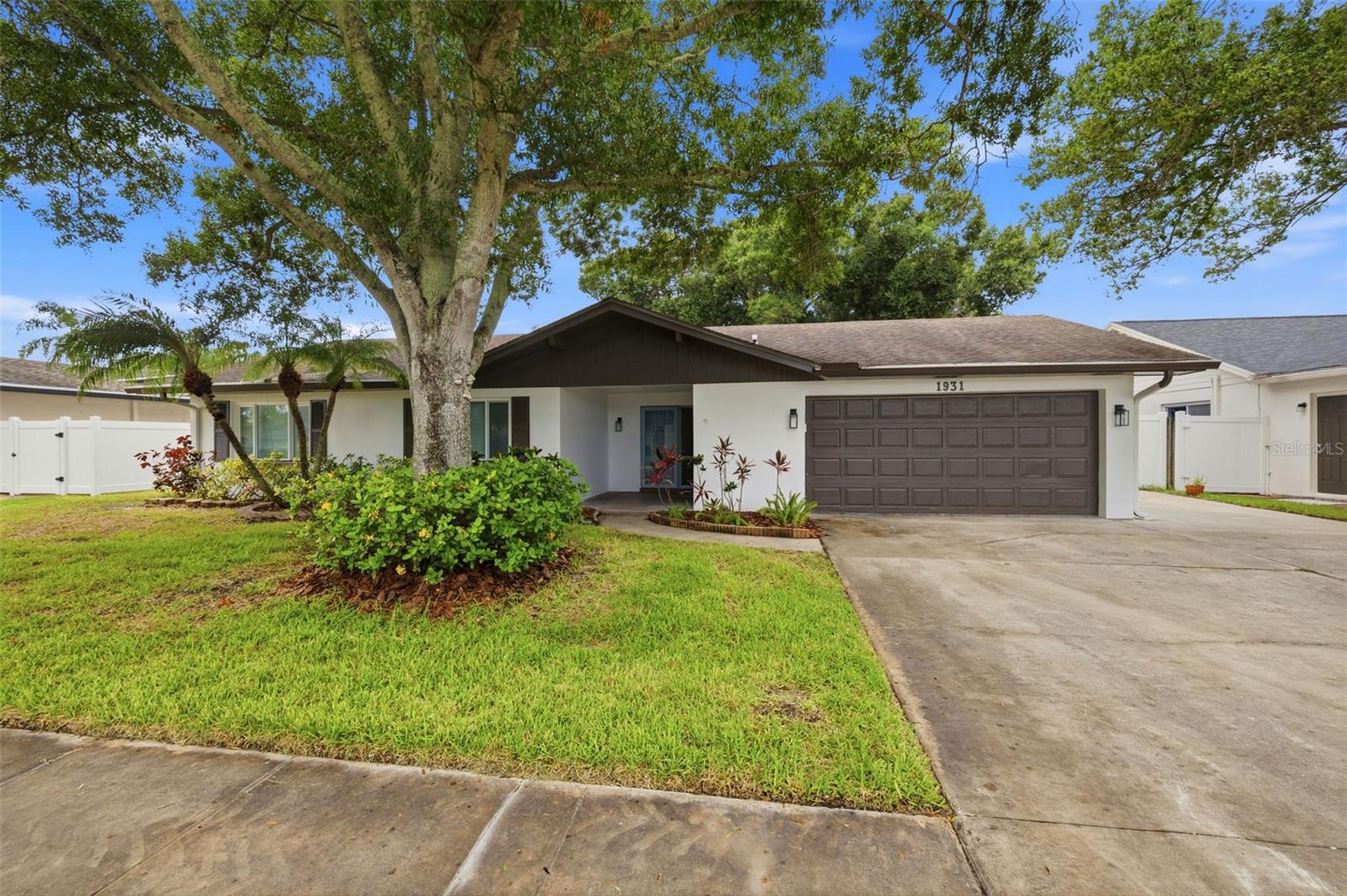 1931 Arvis Cir E Property Photo 2