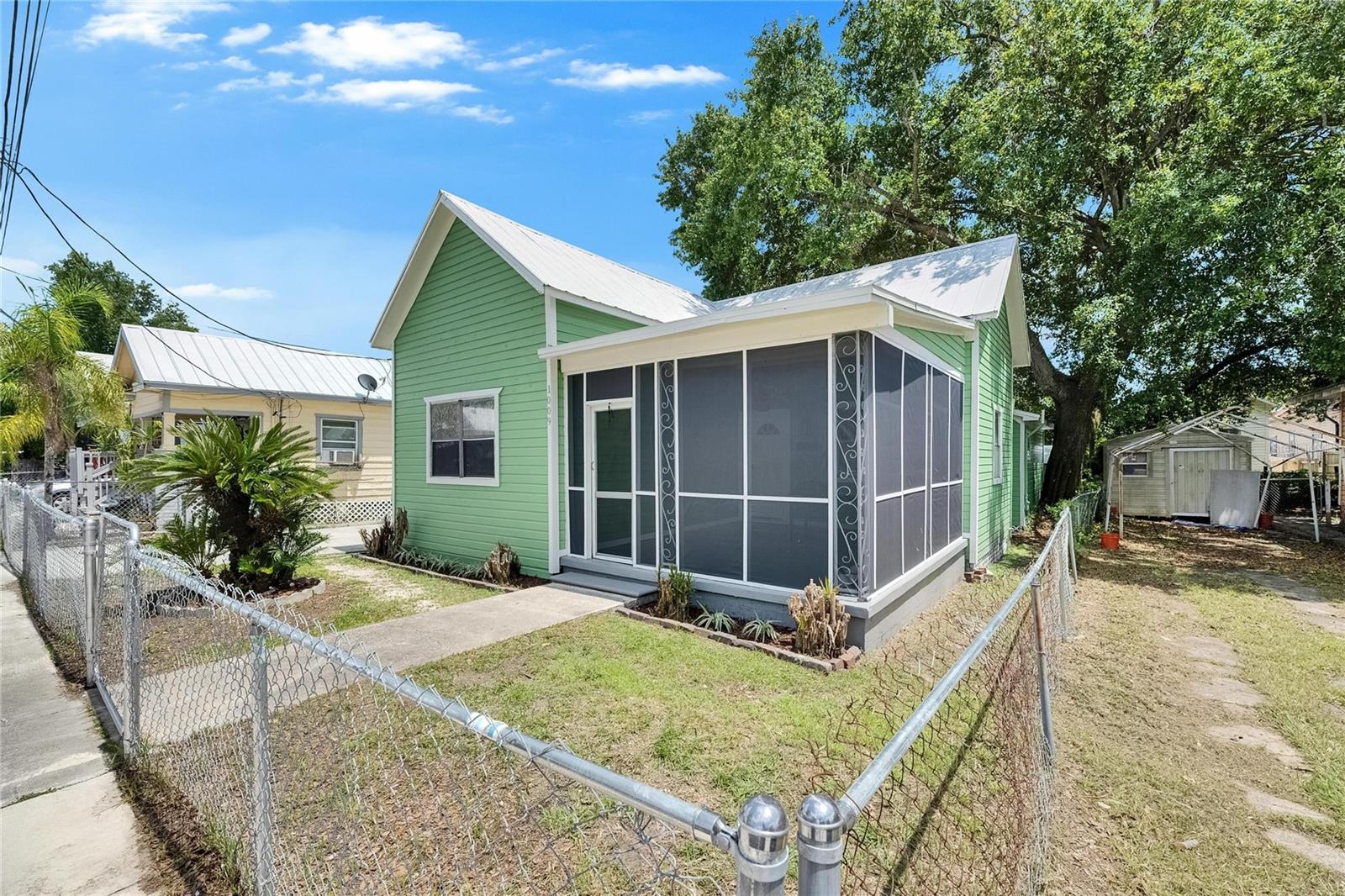 1009 E COLUMBUS DR
