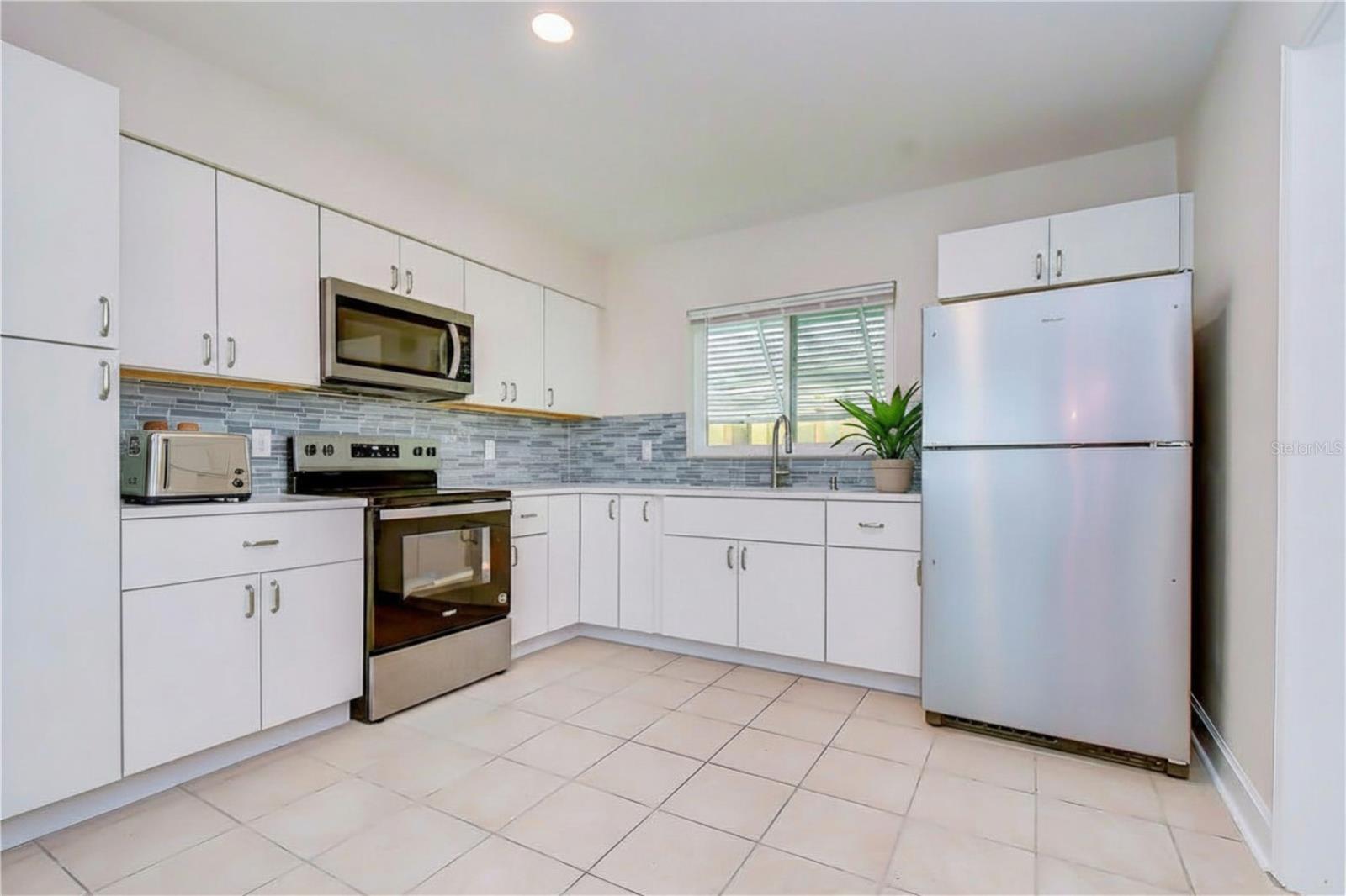 190 73rd Ave #c Property Photo 7