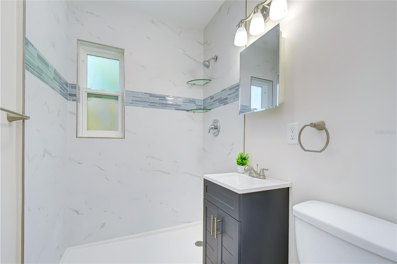 190 73rd Ave #c Property Photo 9