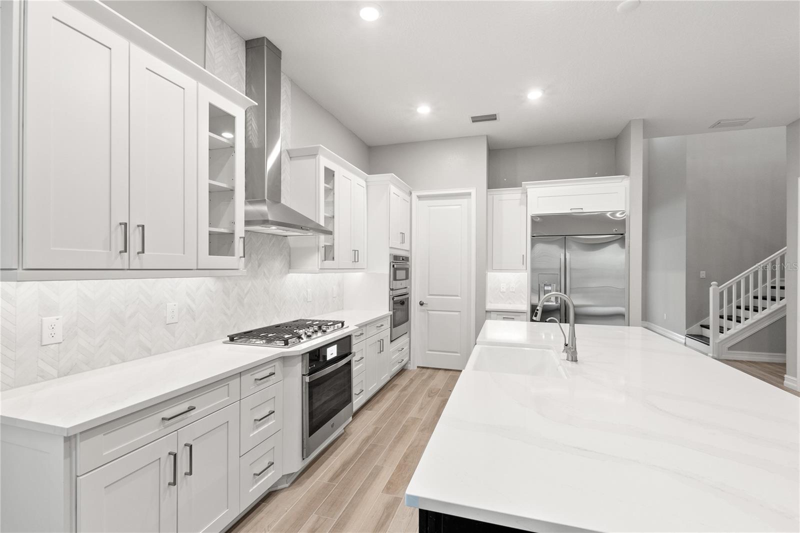 TB8520959 Property Photo 7