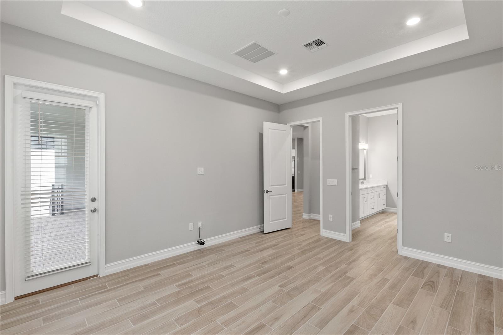 TB8520959 Property Photo 12