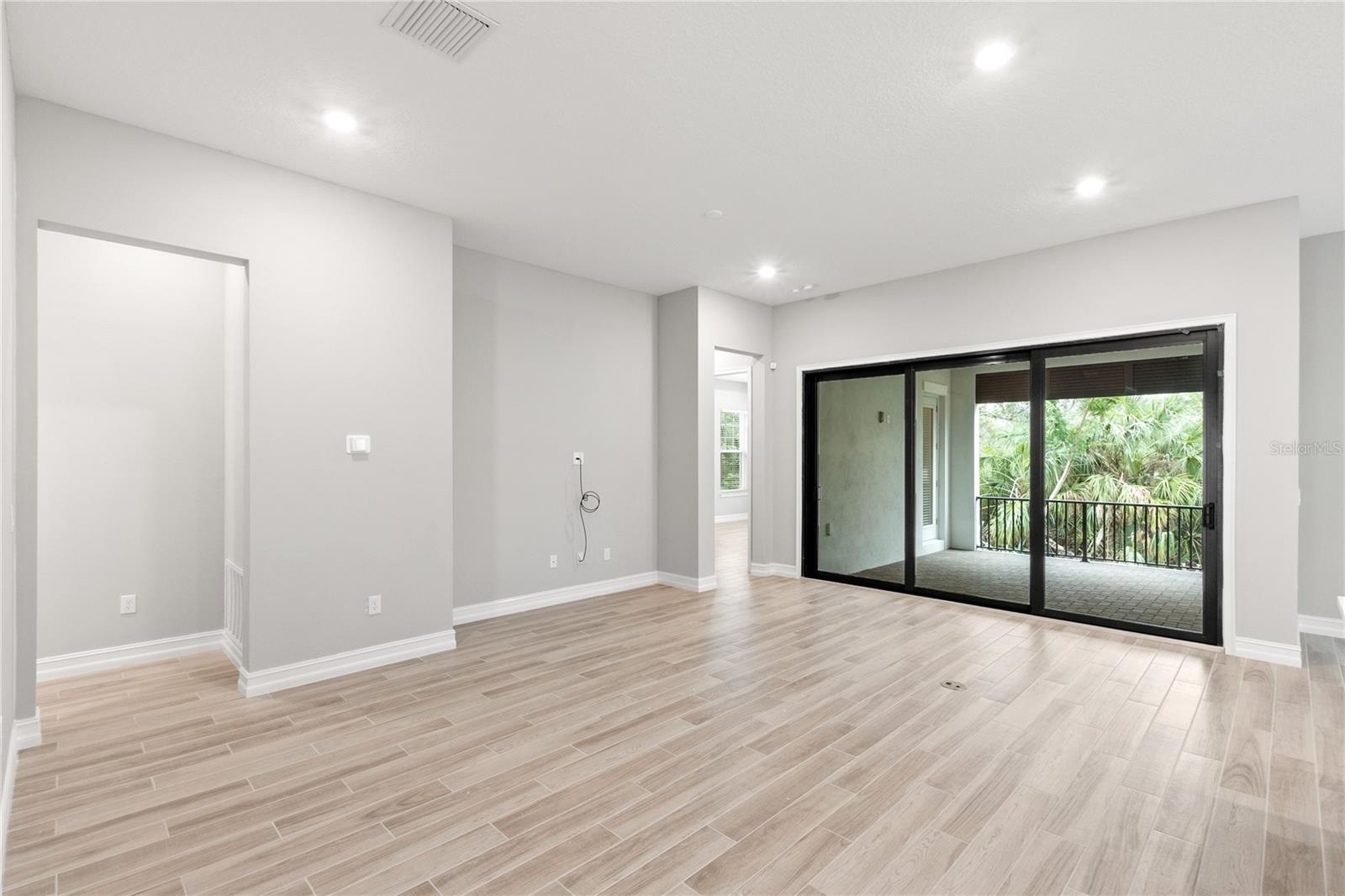 TB8520959 Property Photo 14