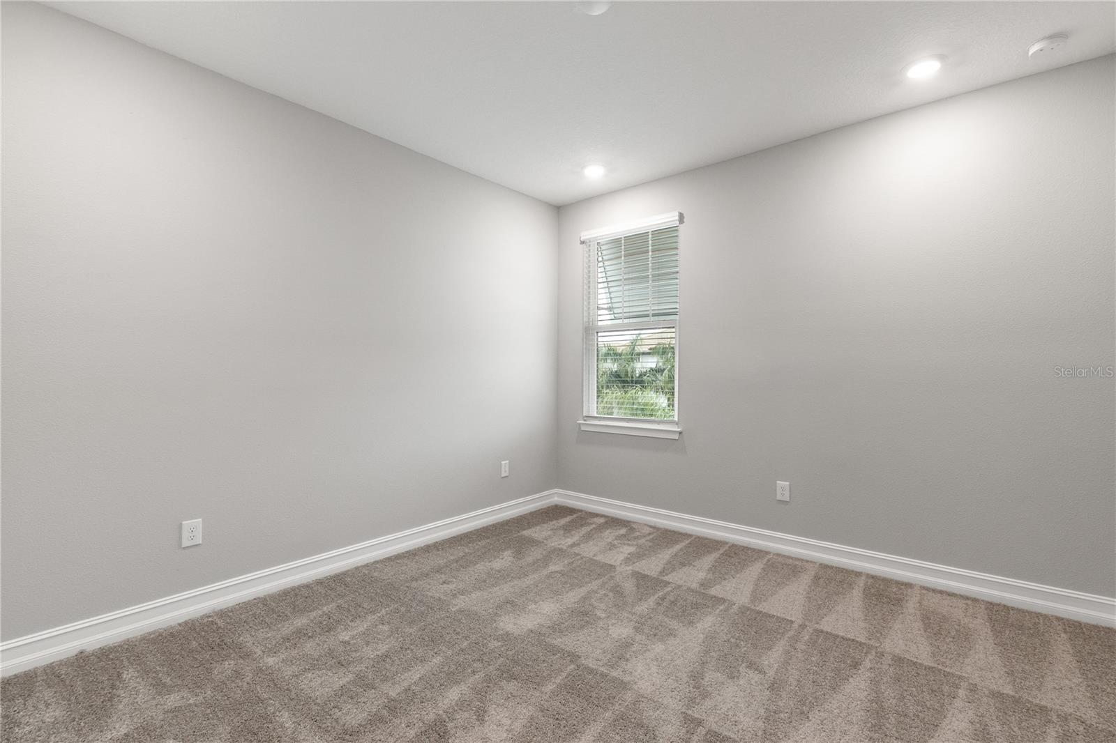 TB8520959 Property Photo 18