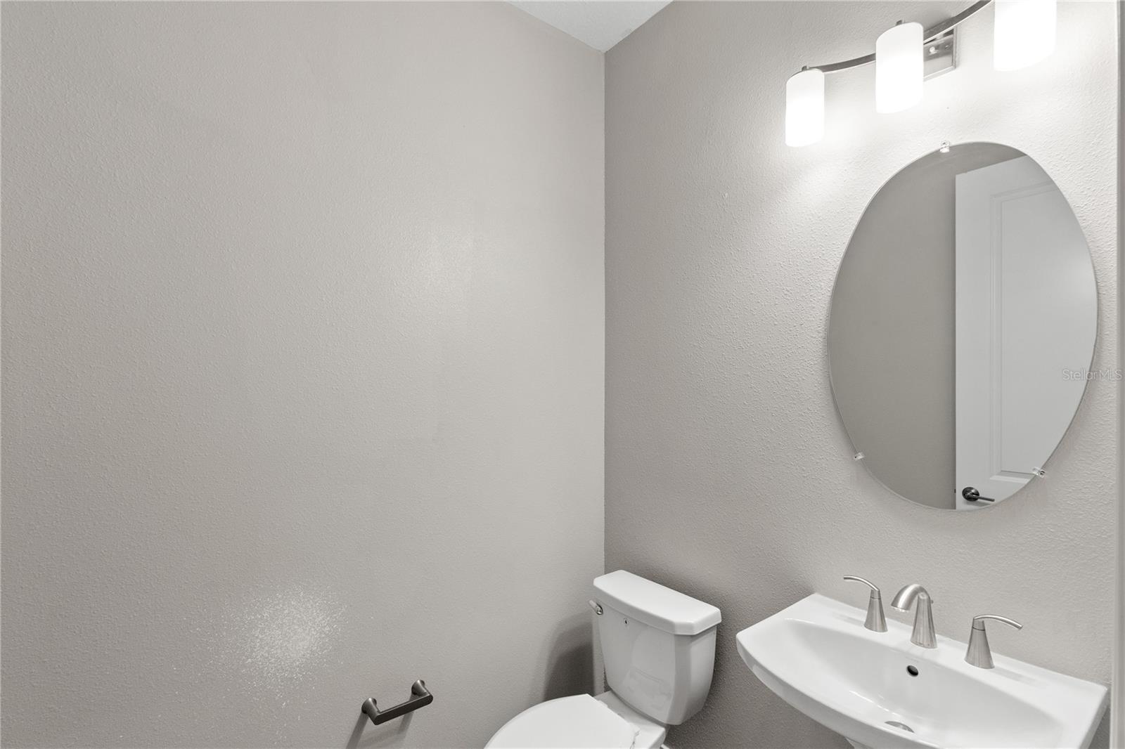 TB8520959 Property Photo 24