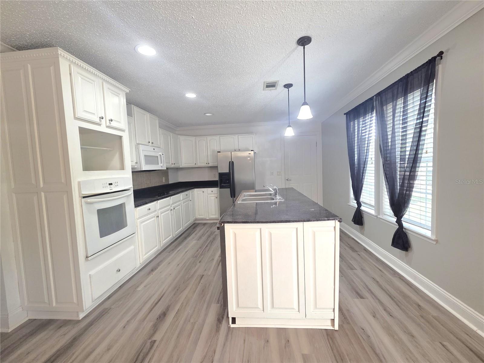 18314 Deason Dr Property Photo 2