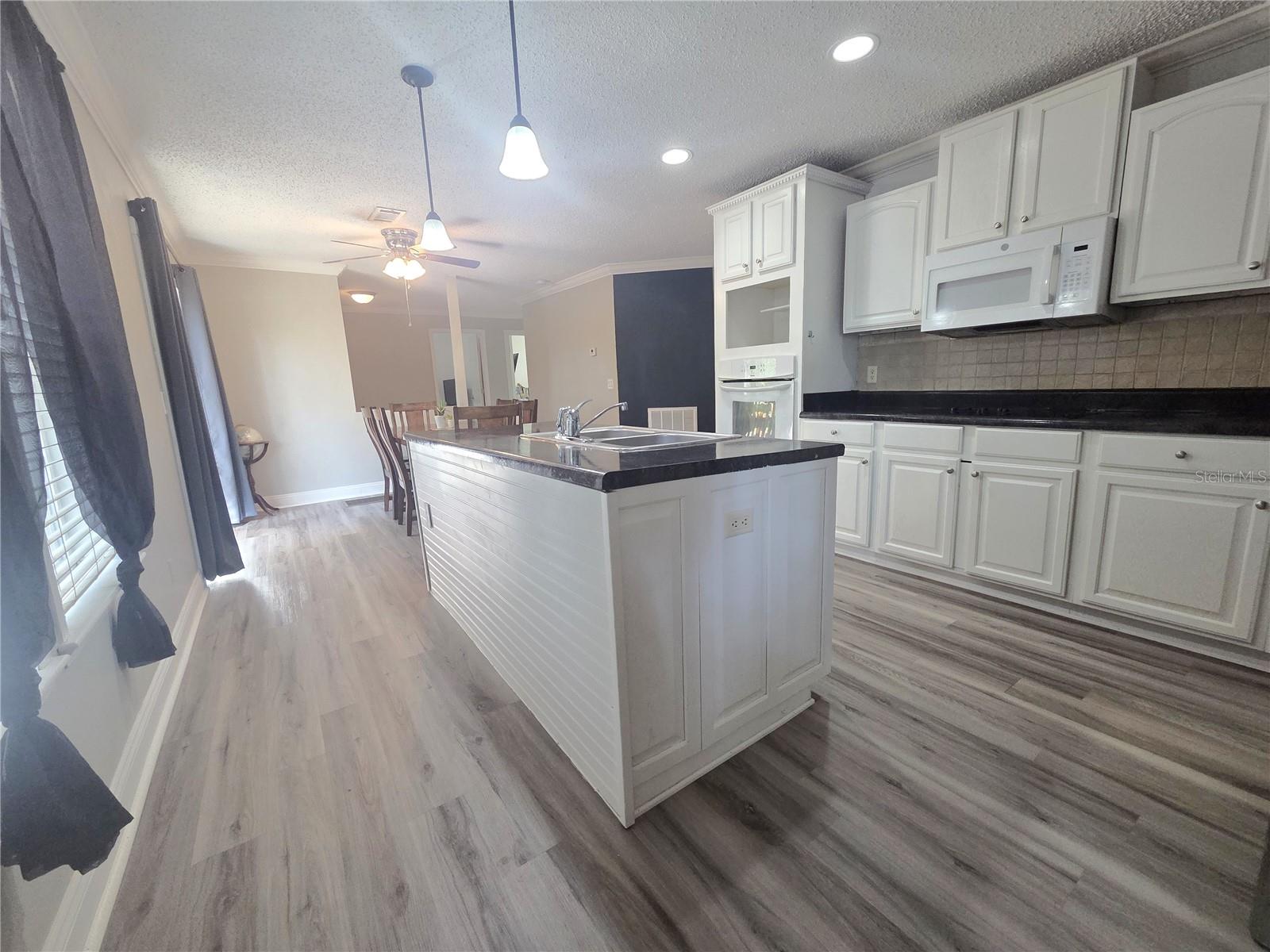 18314 Deason Dr Property Photo 3