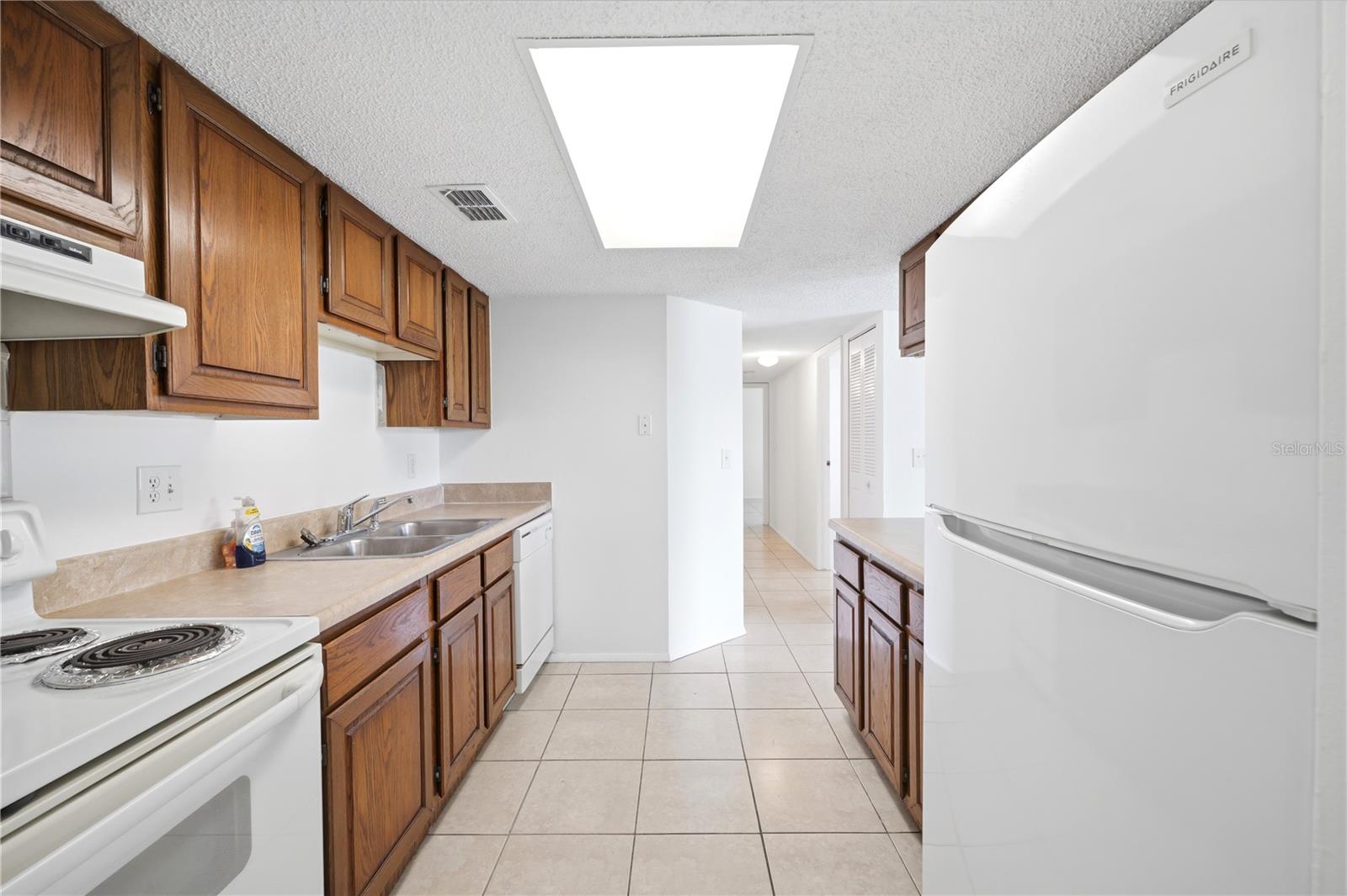 123 Loblolly Ct #b Property Photo 6