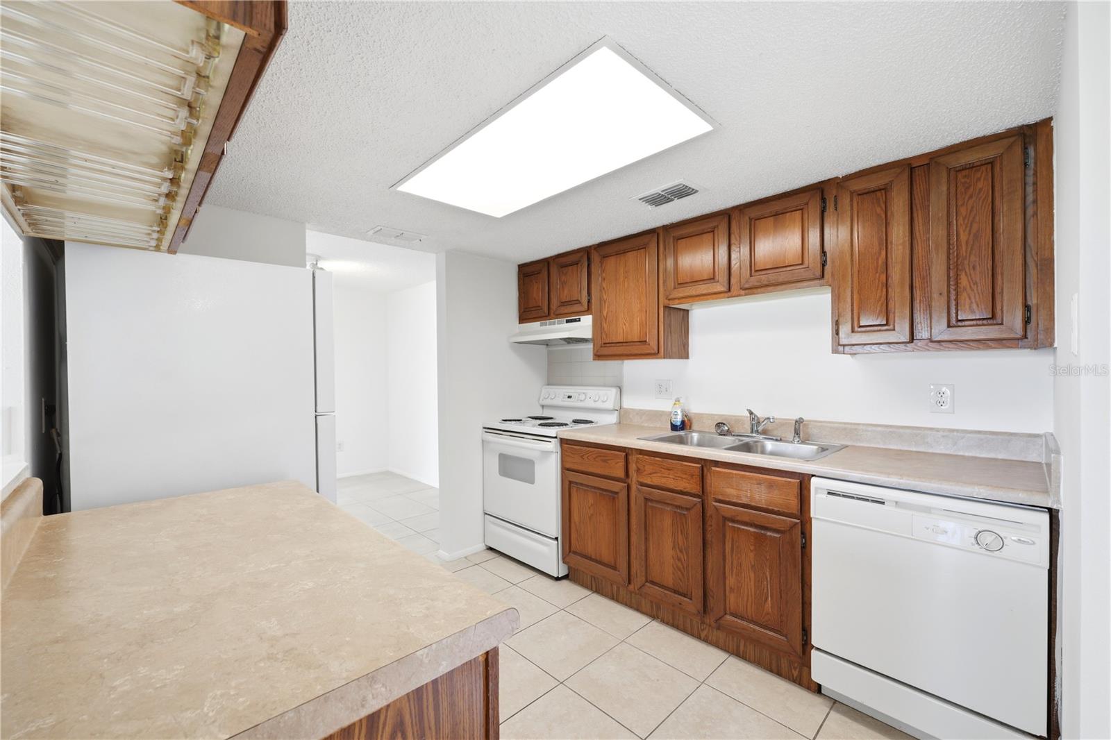 123 Loblolly Ct #b Property Photo 8