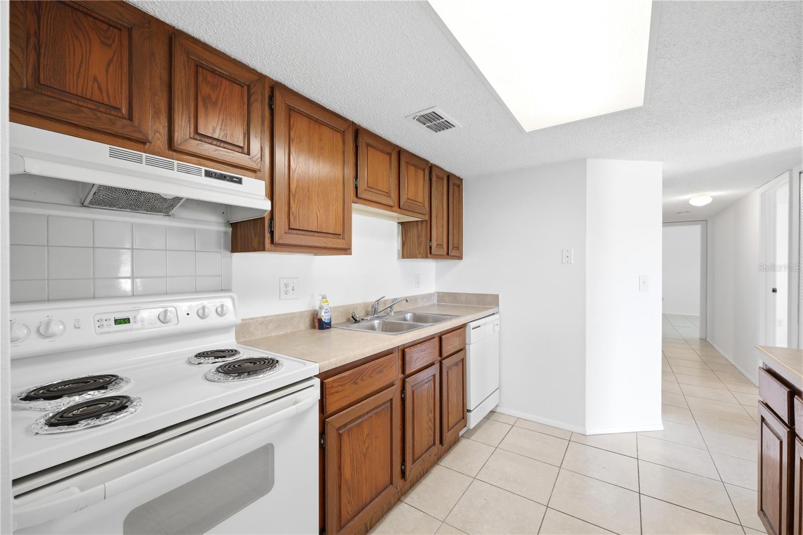 123 Loblolly Ct #b Property Photo 9